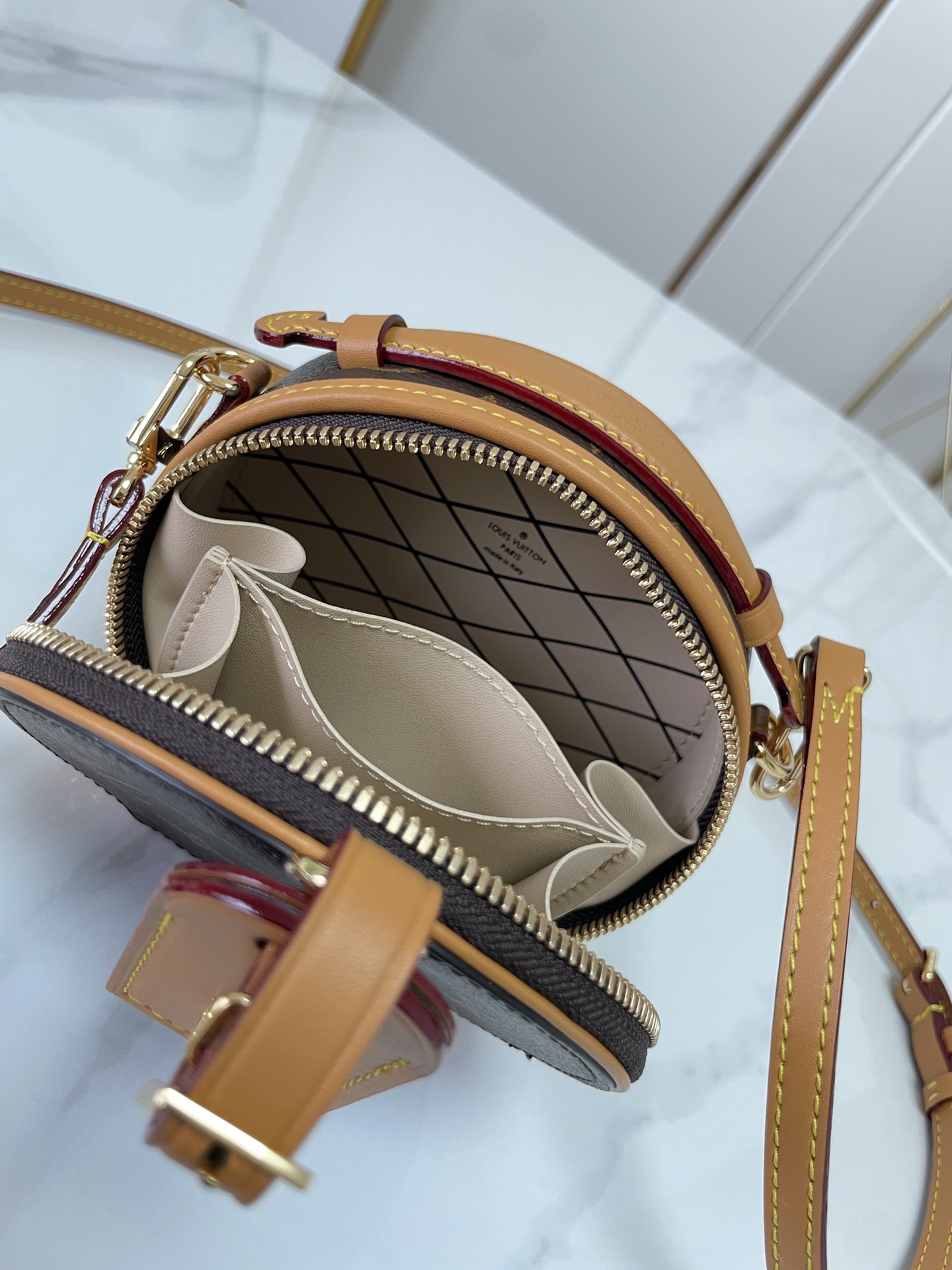 Louis Vuitton Boite Chapeau M446991:1High-quality replica