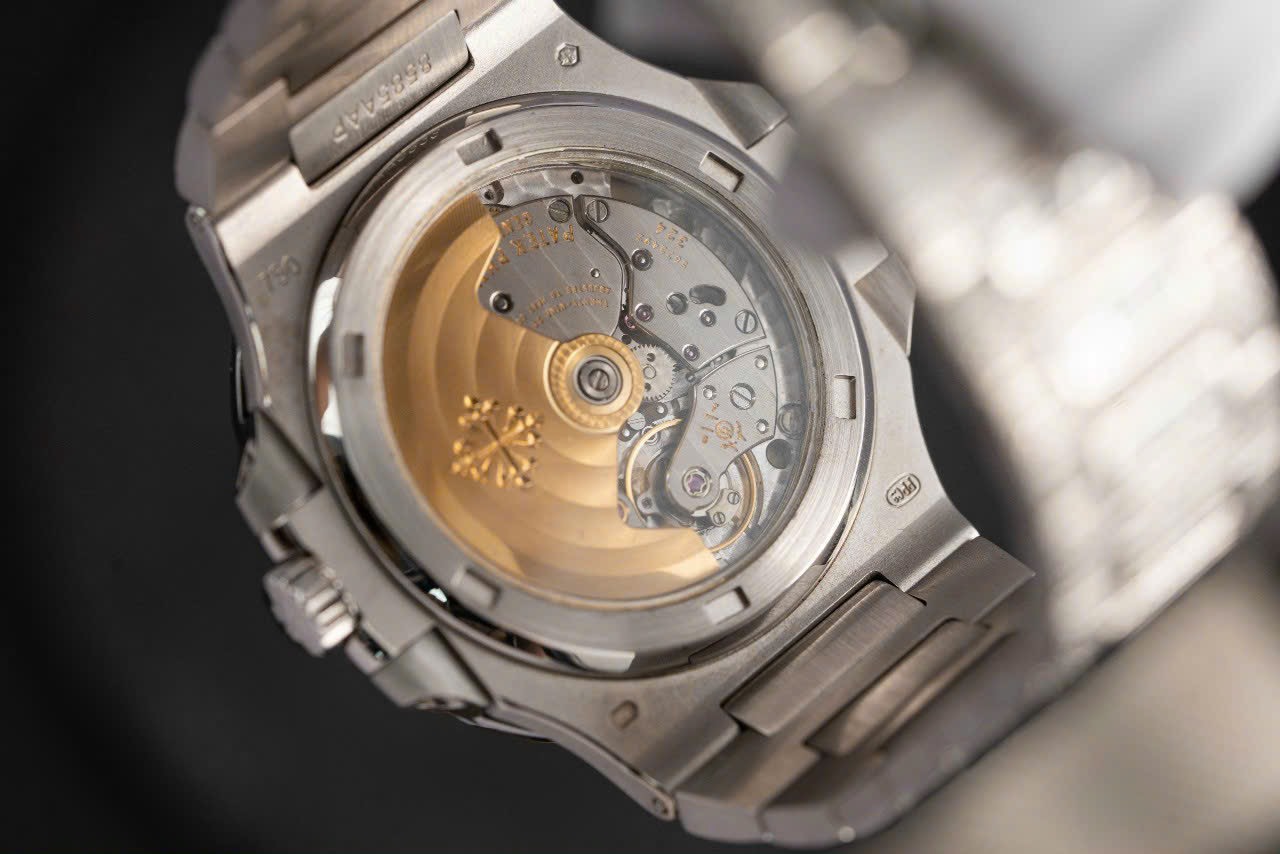 Patek Philippe Clone Watch Nautilus 5719 Full Diamonds Baguette 40mm - Top club