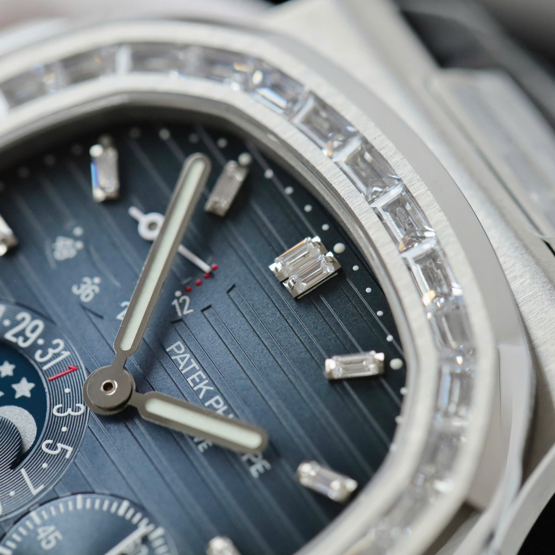 Patek Philippe Nautilus 5724R Replica Watches Blue Dial Full Function PPF FActory 40mm - Top club