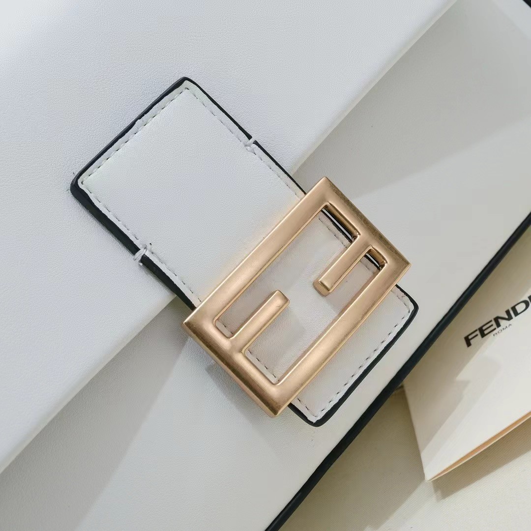 Fendi Ice white Selleria bag  Baguette - Replicaclubs