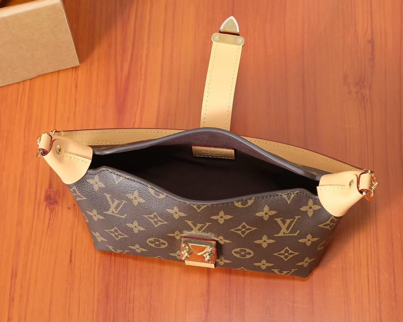 Louis Vuitton Pochette Mia HandBag1:1High-quality replica