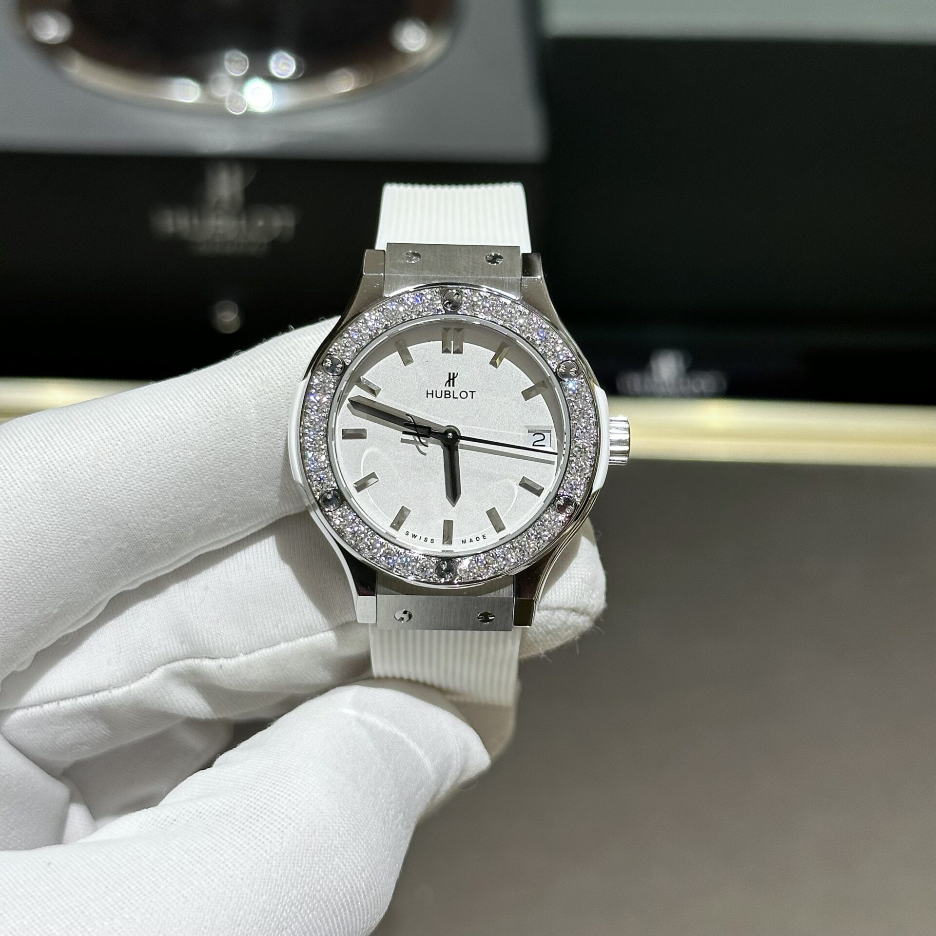 Hublot Classic Fusion Replica Women s Watch White Moissanite Diamond HBF 33mm - Top club
