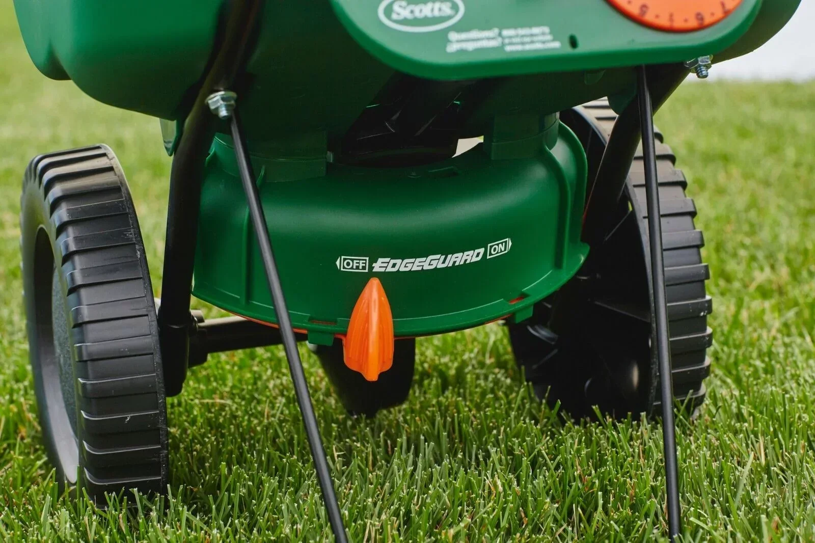 Scotts Turf Builder EdgeGuard Mini Broadcast Spreader - 5,000 Sq. Ft. - Image 6 Scotts Turf Builder EdgeGuard Mini Broadcast Spreader - 5,000 Sq. Ft. - Image 6
