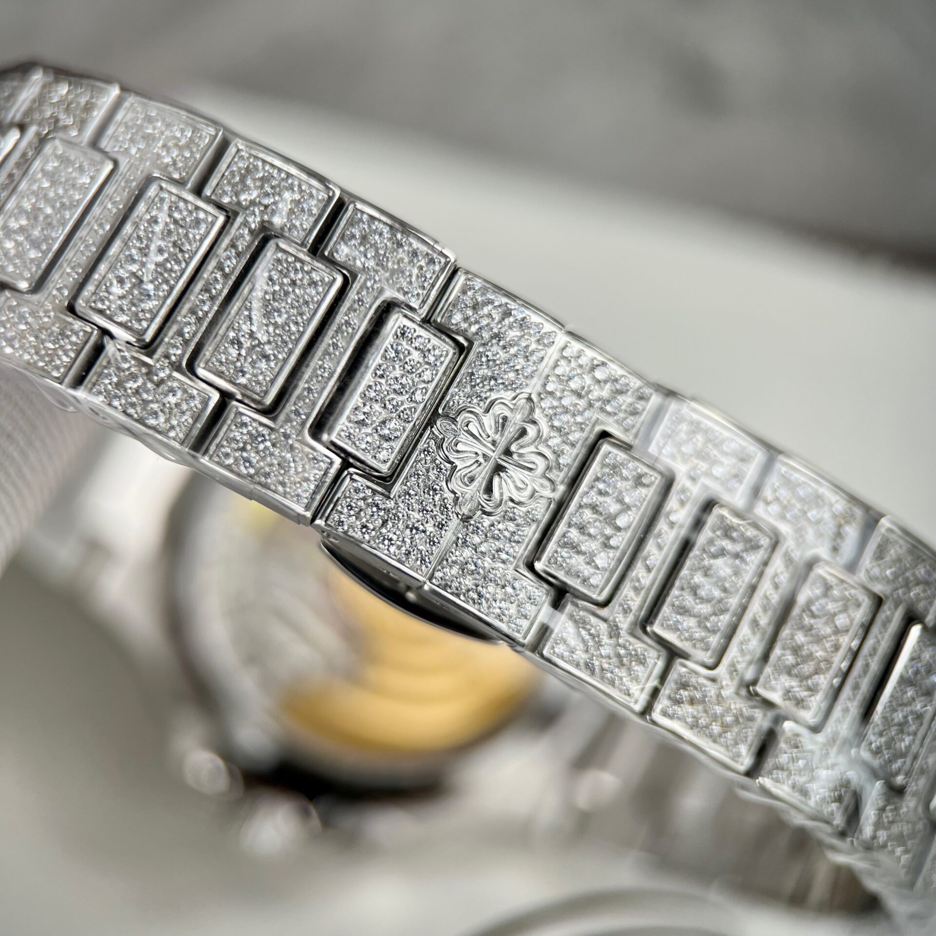 Patek Philippe Nautilus 7118 Full Diamond Replica Watch 35.2mm - Top club