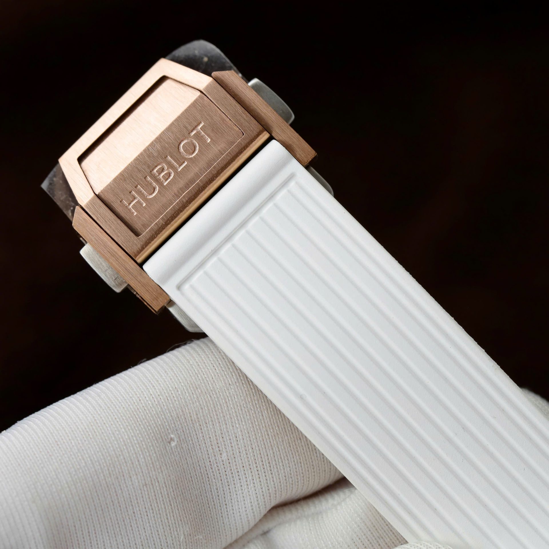 Hublot Big Bang One Click King Gold Replica Watches White Rubber Strap 39mm - Top club