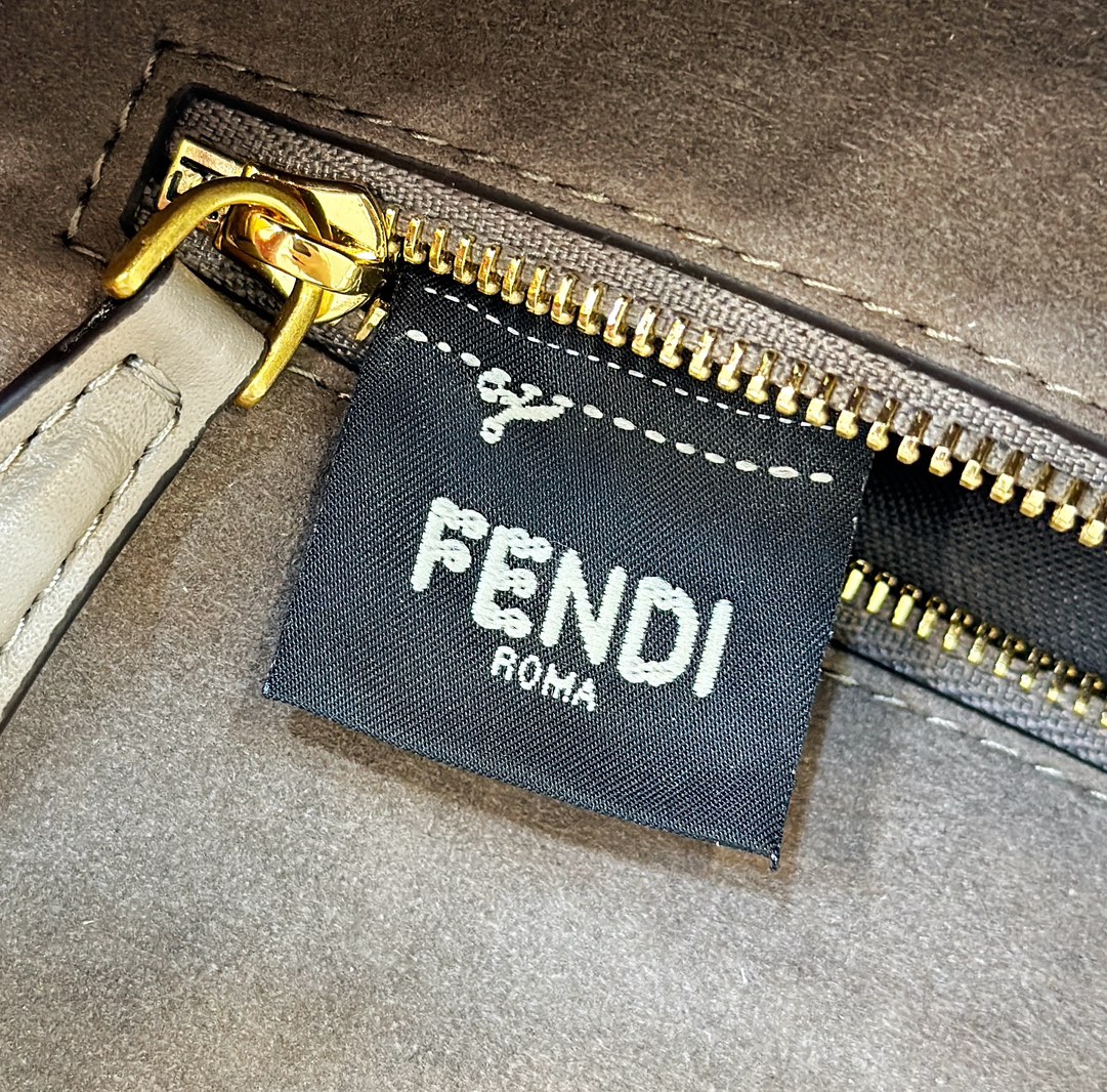 Fendi Chain Shoulder Bag - Replicaclubs