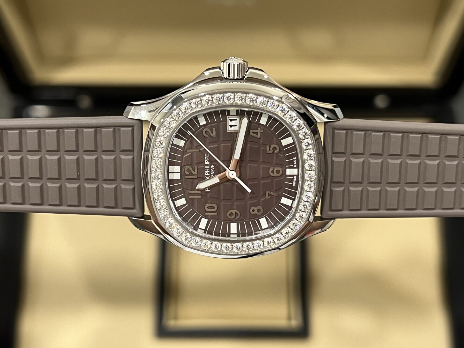 Patek Philippe Aquanaut 5067A Best Replica Watch Grey With Stone Bezel 35.6mm - Top club