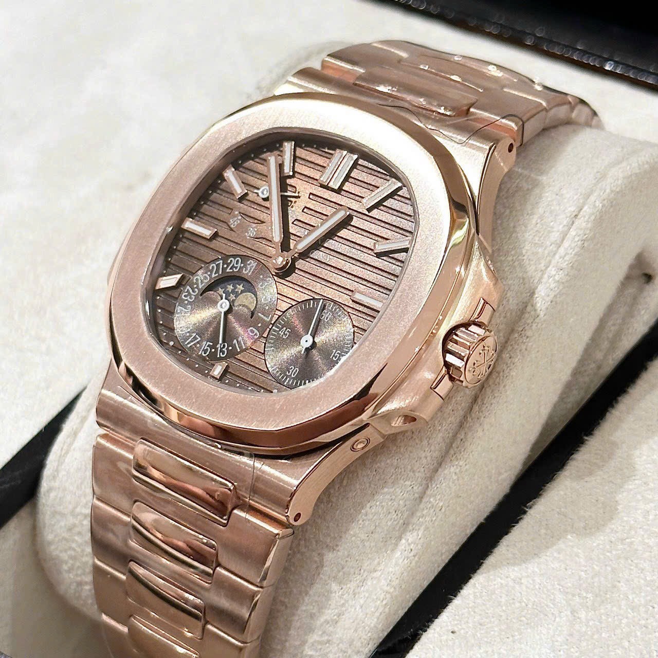 Patek Philippe Nautilus 5712 Gold Wrapped Chocolate Dial GRF 40mm - Top club