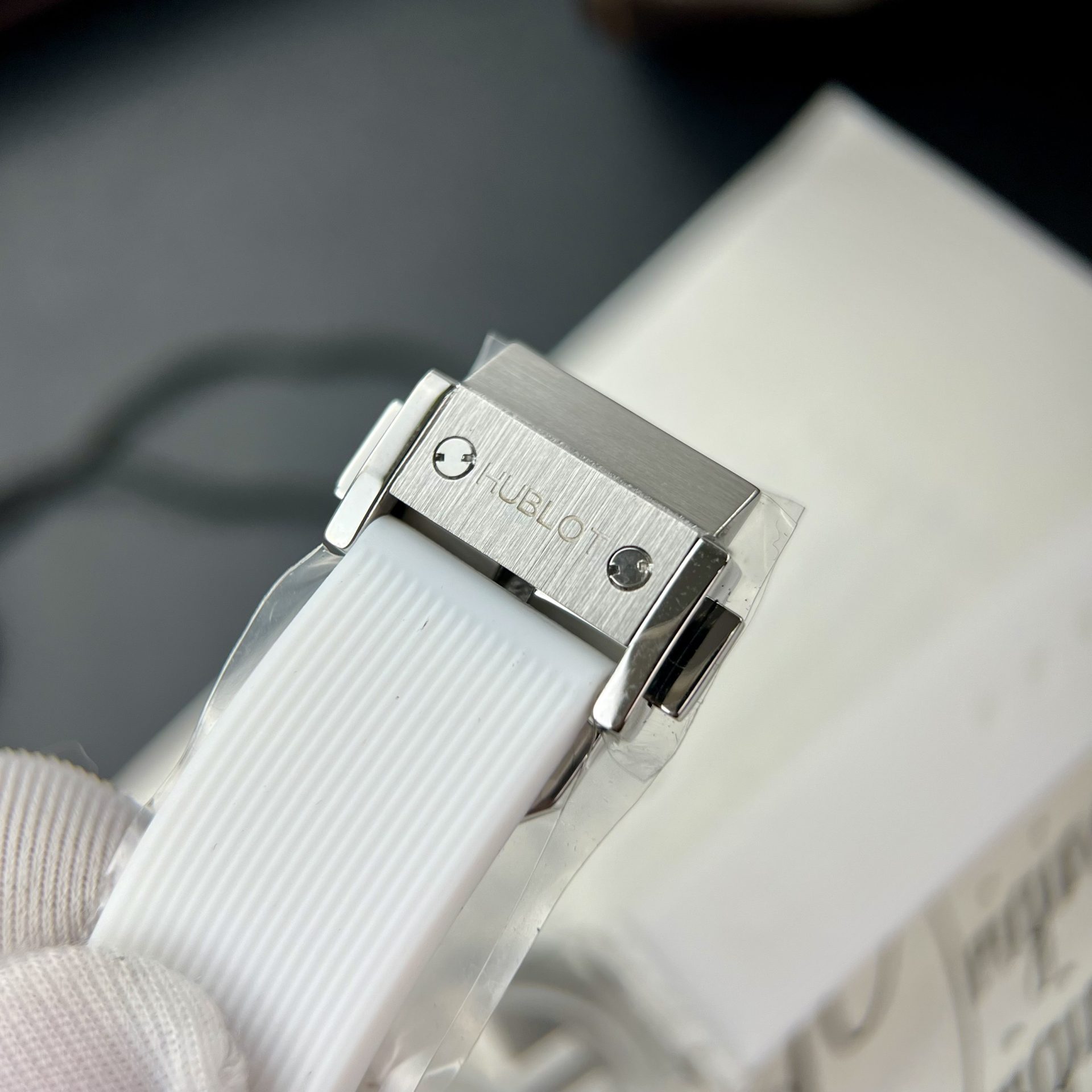 Hublot Replica Watch Women s White Rubber Strap With Moissanite Diamonds 33mm - Top club