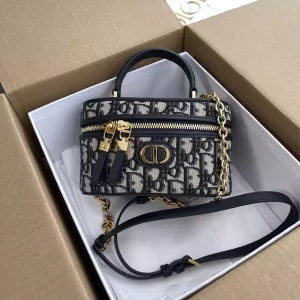  Lambskin Cassandre Chain Wallet – YB0121:1High-quality replica