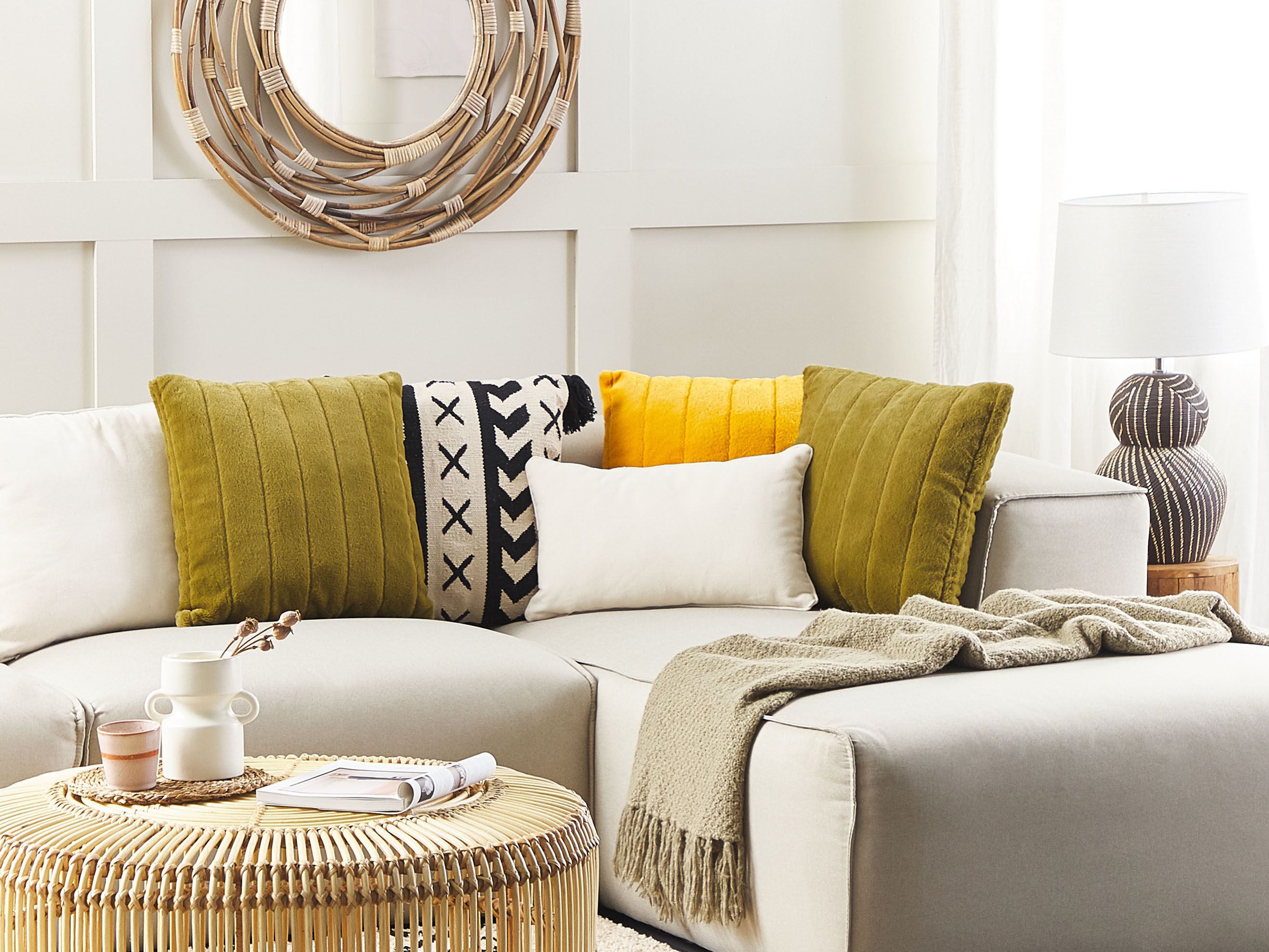Set of 2 Decorative Cushions PUMILA Faux Fur 45 x 45 cm Olive Green Striped
