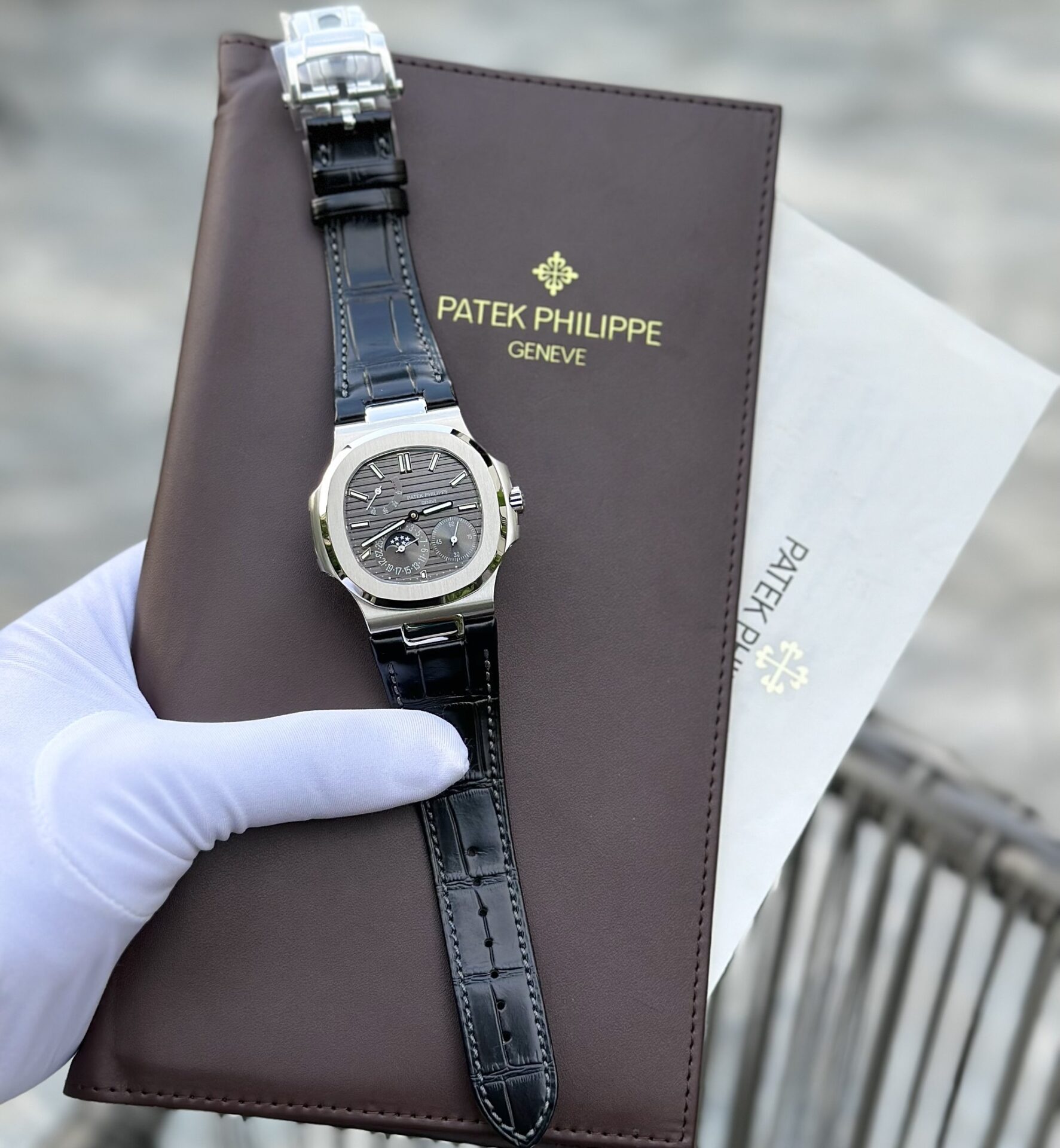 Patek Philippe Replica 1:1 Watch 5712 Gray Dial Leather Strap GRF 40mm - Top club