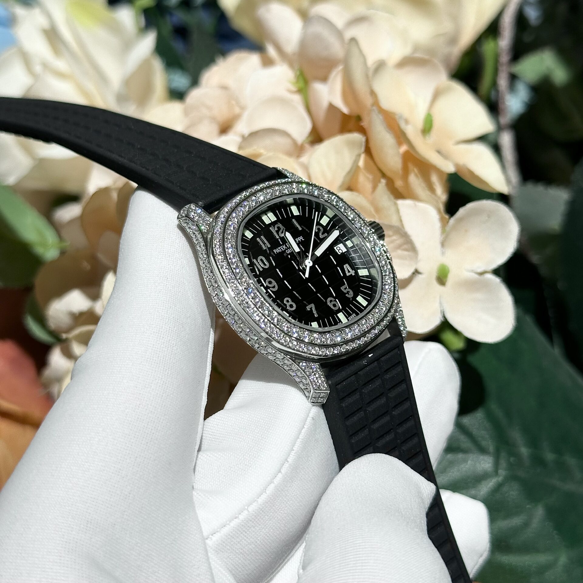 Patek Philippe Replica Watch Aquanaut 5069G Black Dial Custom Moissanite Diamonds 35.6mm - Top club