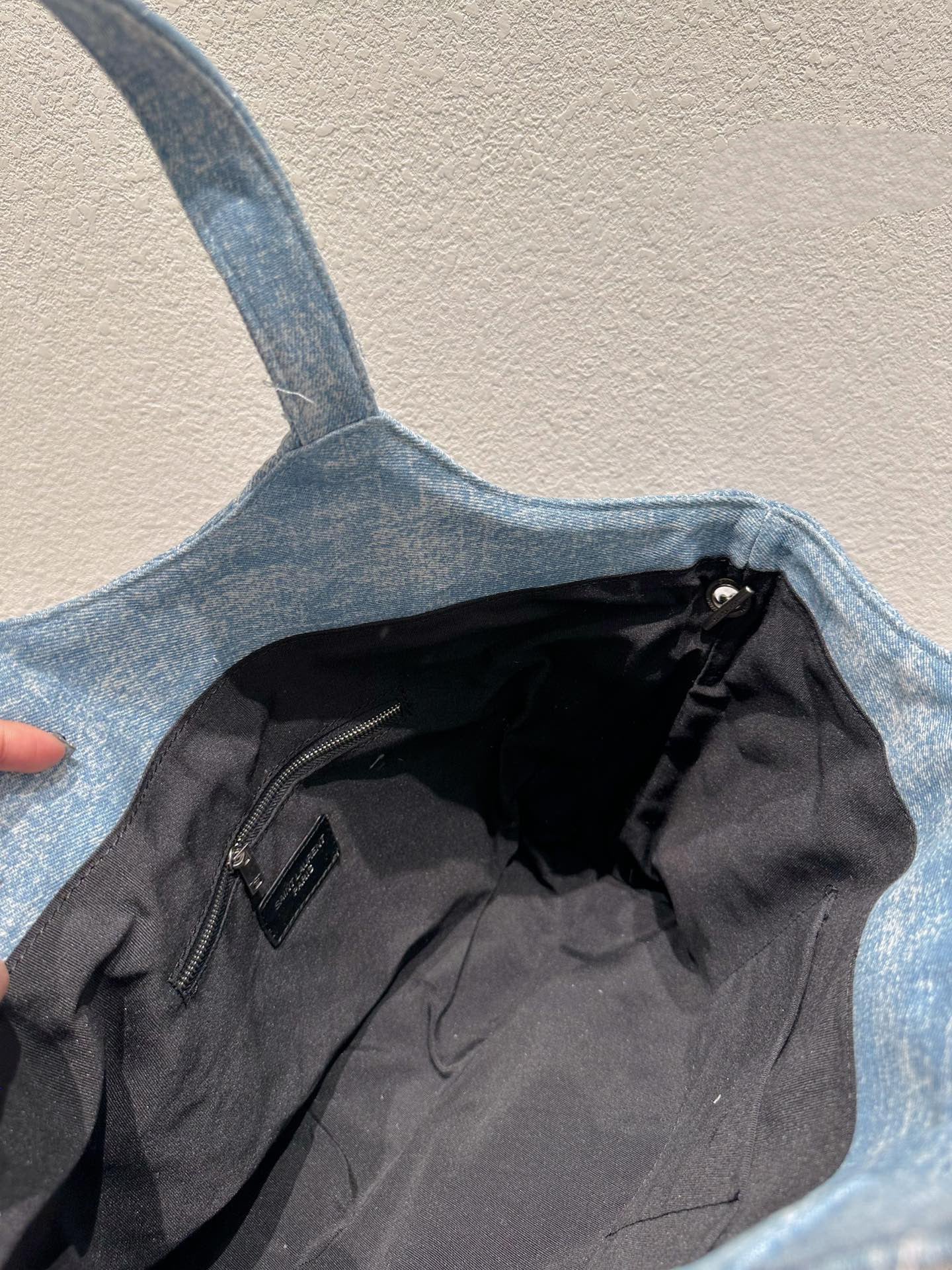 TO – Luxury Bags SLY 2811:1High-quality replica