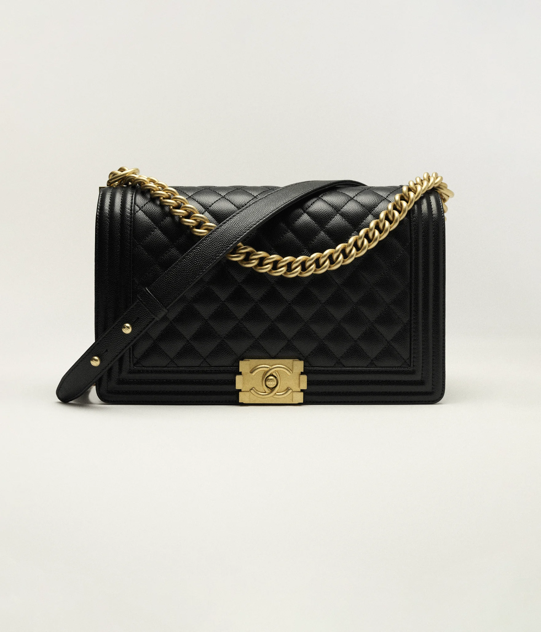 CHANEL BOY CHANEL Large Handbag (Replica) Include box, dust bag. Choose according to the color shown in the product image