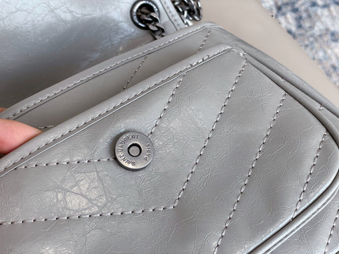 TO – Luxury Edition Bags SLY 1551:1High-quality replica