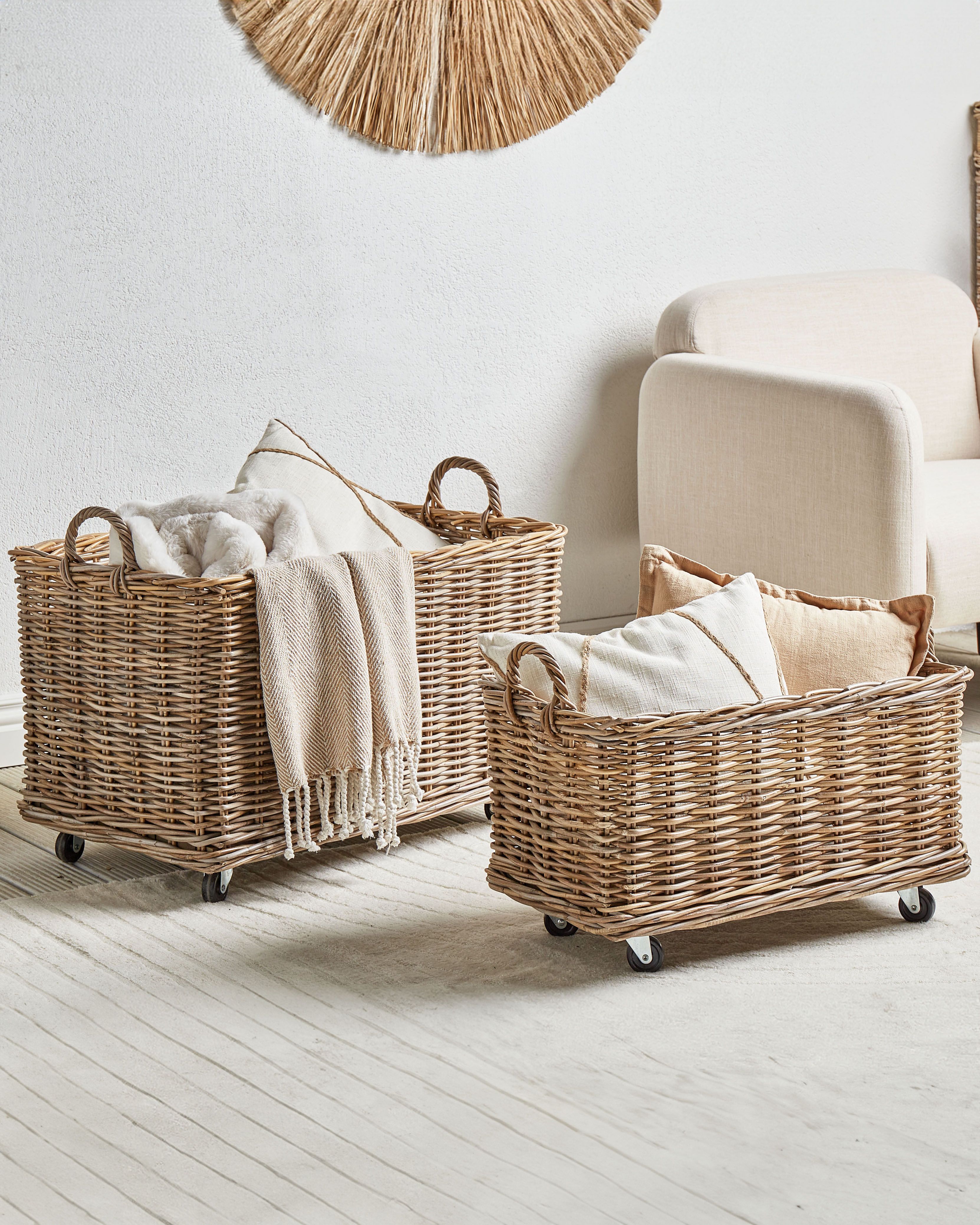 Set of 2 Baskets KITIM with Wheels Rattan Natural