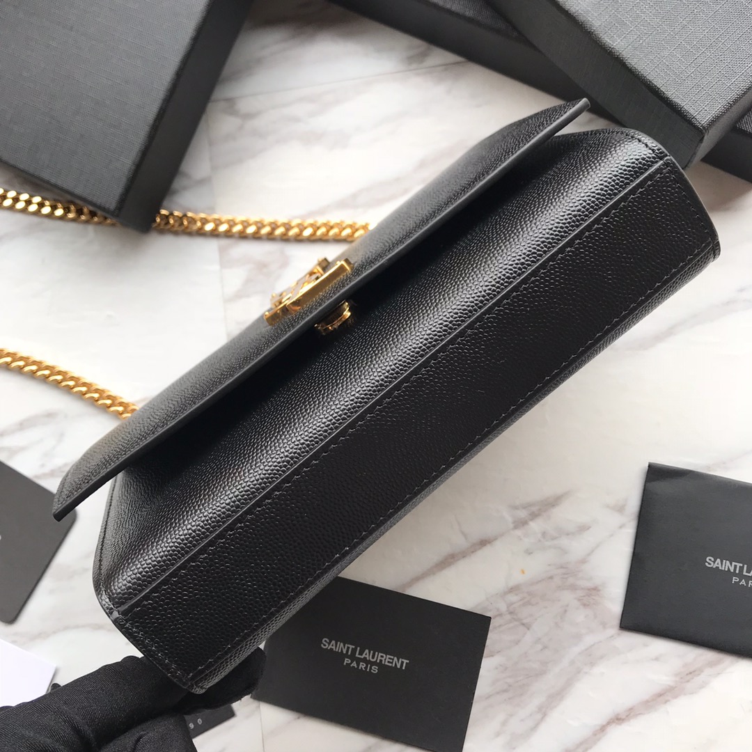 MONOGRAM CHAIN WALLET IN CROCODILE EMBOSSED SHINY LEATHER1:1High-quality replica