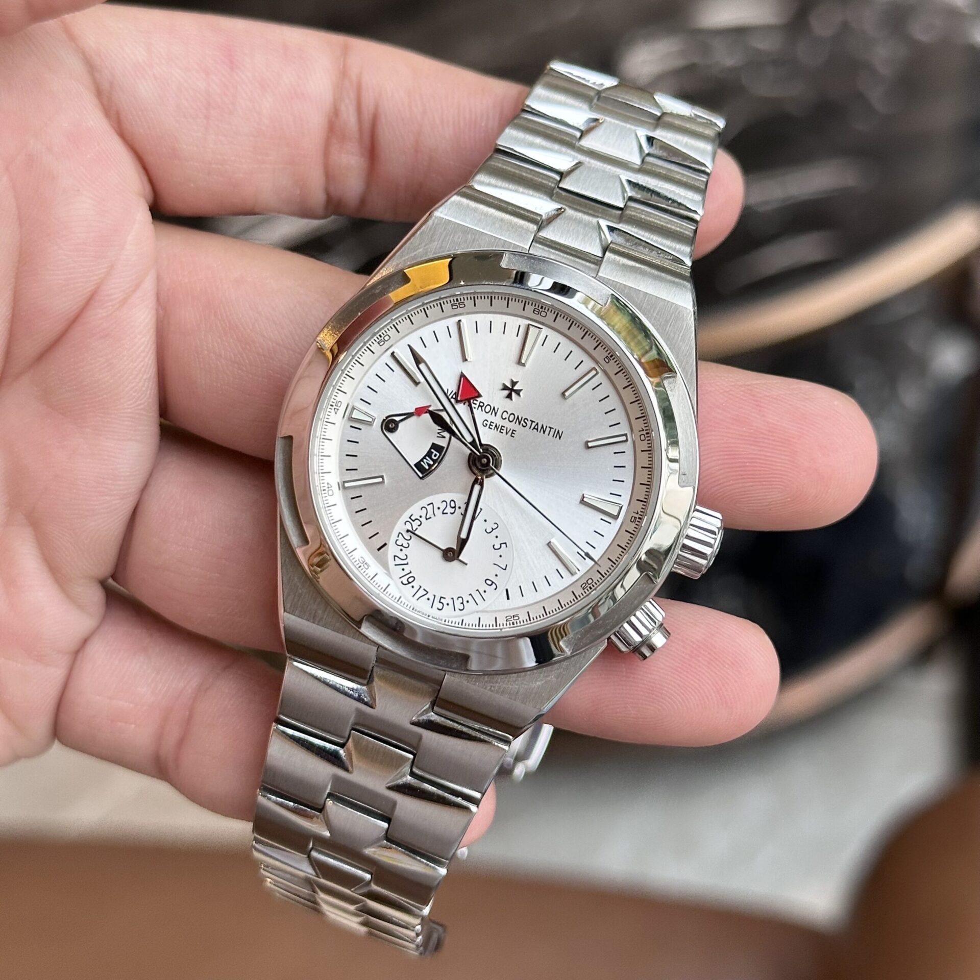 Vacheron Constantin Replica 1:1 Watch Overseas Dual Time 7900V White Dial 41mm - Elite Watch Atelier