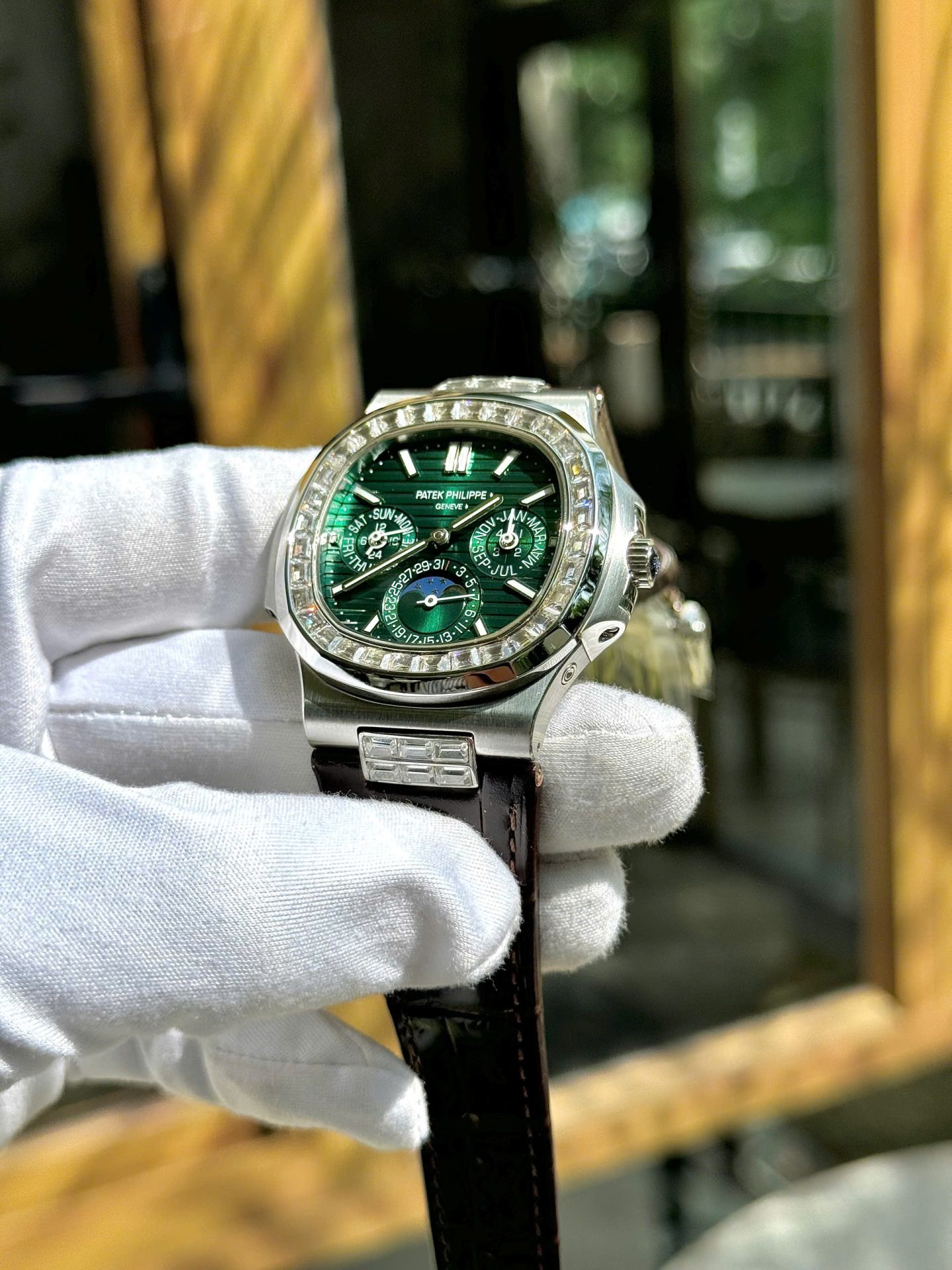 Patek Philippe High End Watch Replicas Nautilus 5740G Diamond   Green Dial Best Quality 40mm - Top club