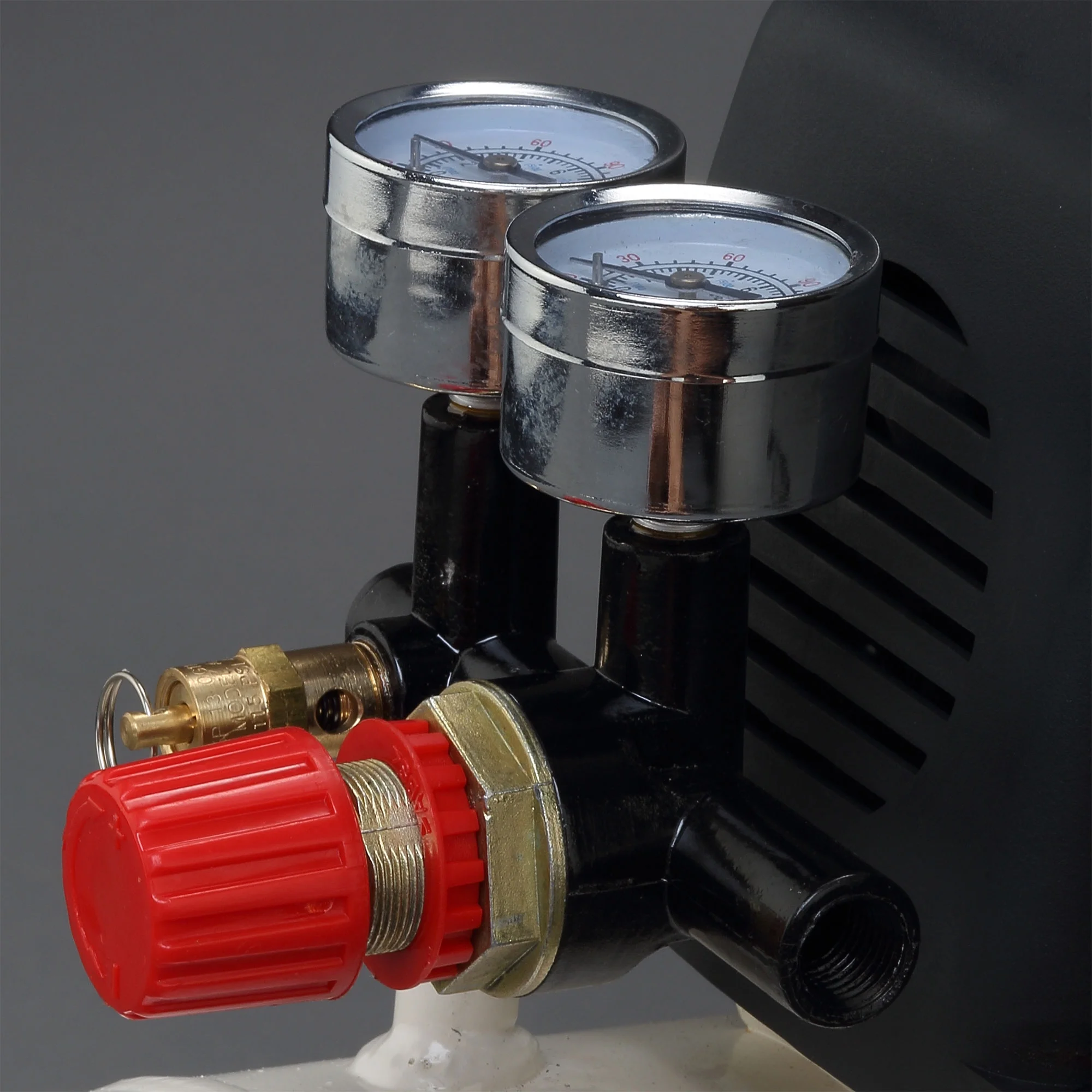 Pulsar Products PCE6021K 2 Gallon Air Compressor with Hose and Nozzle Kit - Image 5