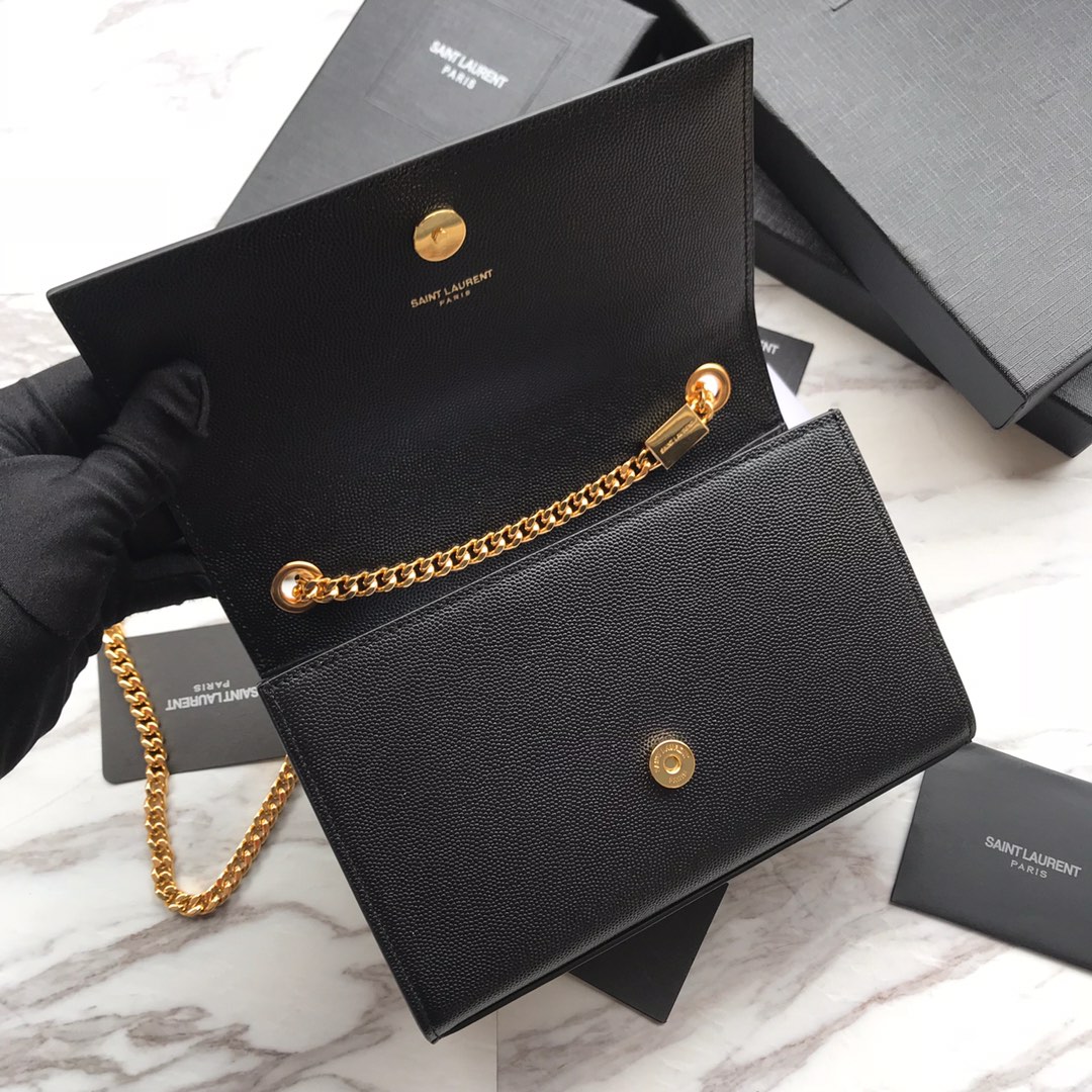 MONOGRAM CHAIN WALLET IN CROCODILE EMBOSSED SHINY LEATHER1:1High-quality replica