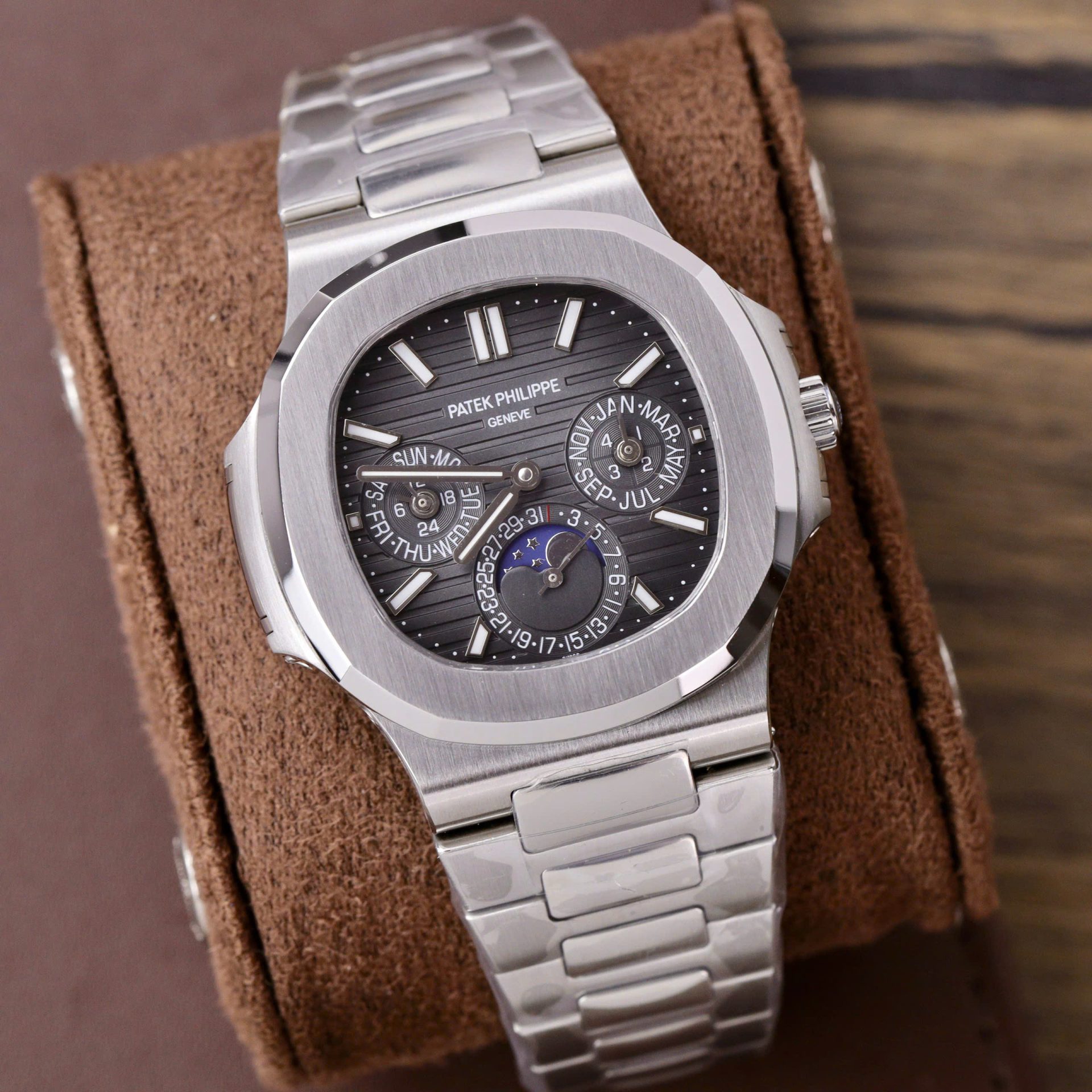 Patek Philippe Men Replica Watch Nautilus 5740 Gray Dial Metal Wire 40mm - Top club