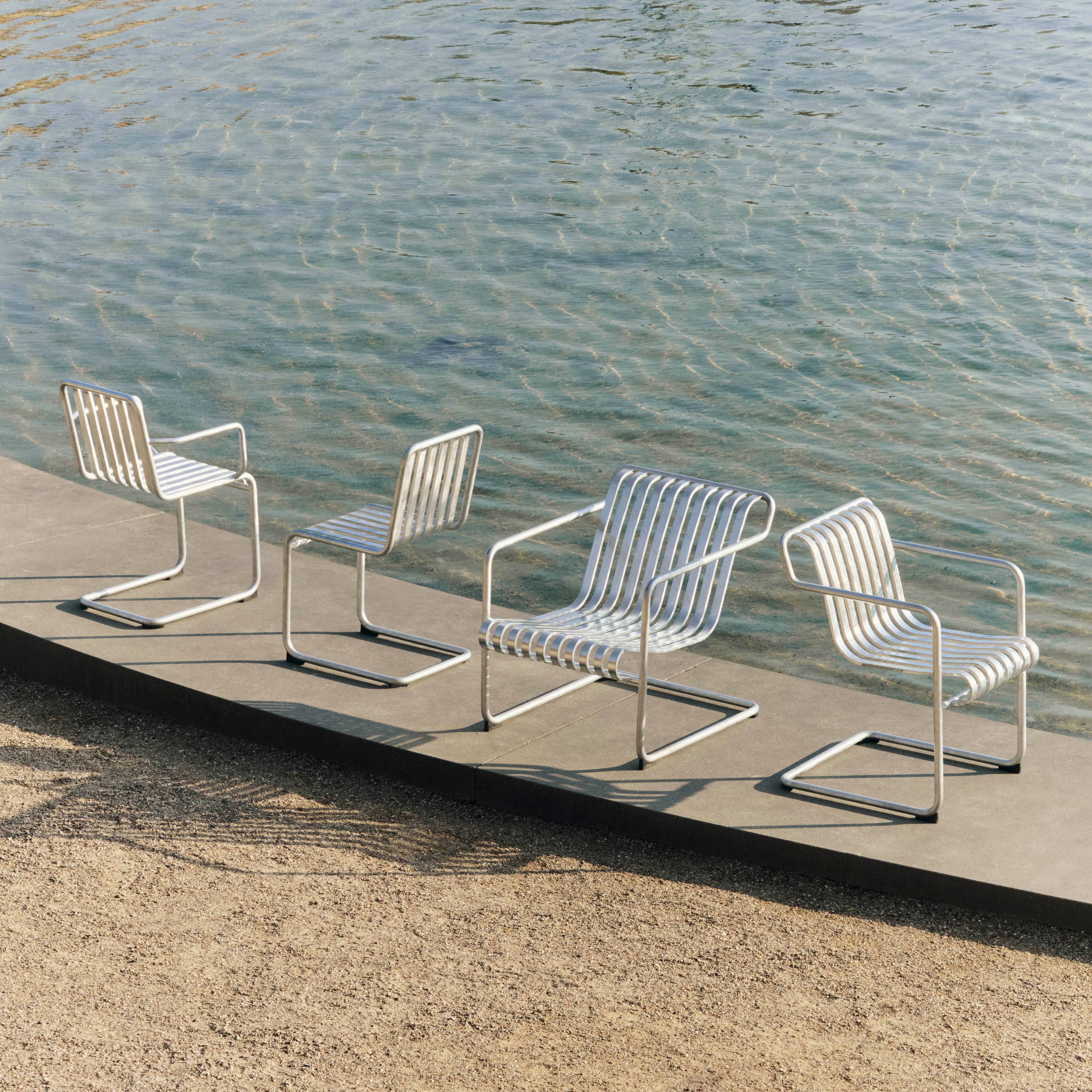 HAY Palissade Cantilever Stoel met Armleuning - Gegalvaniseerd Staal