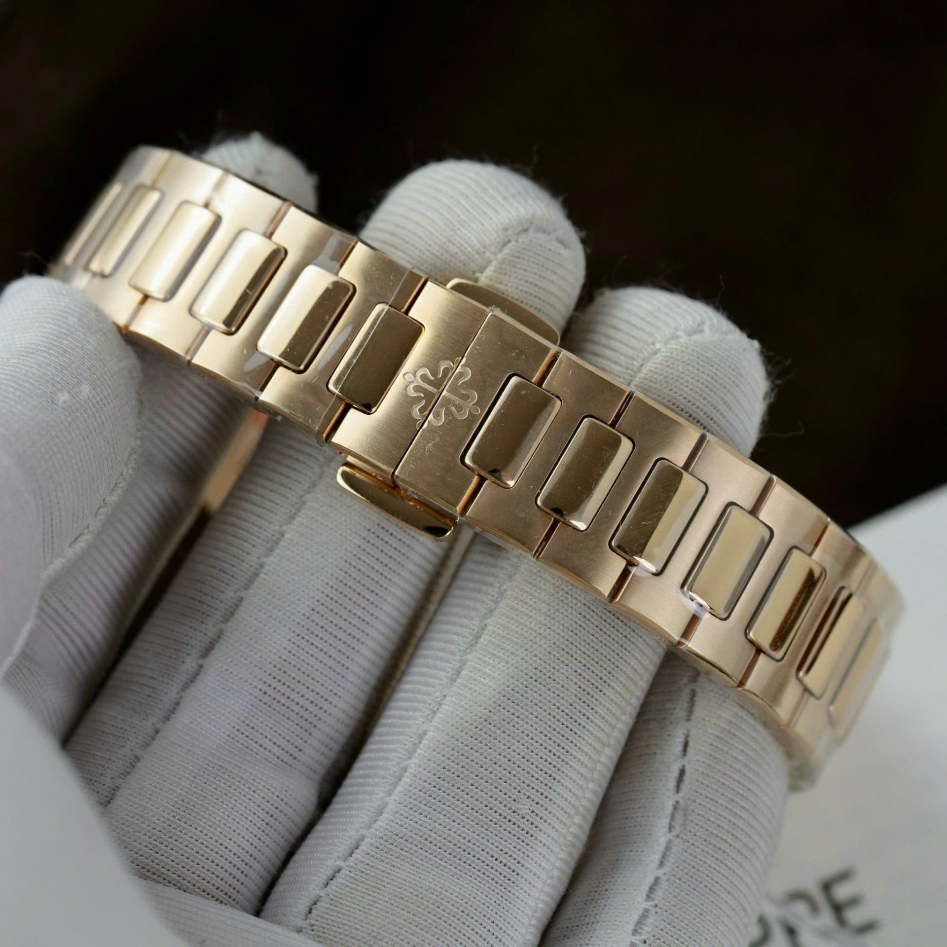 Patek Philippe Women White Dial Copies Watches Nautilus 7118 Gold Wrapped + Moissanite Diamonds 3K Factory 35.2mm - Top club
