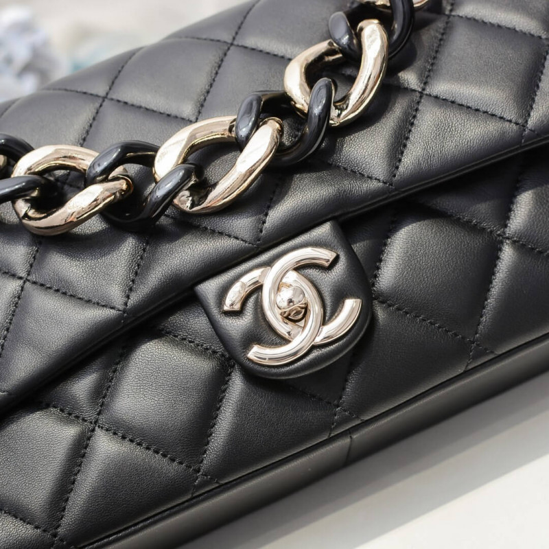 Replica Chanel Flap Bag With Large Bi-Color Chain As13541:1High-quality replica