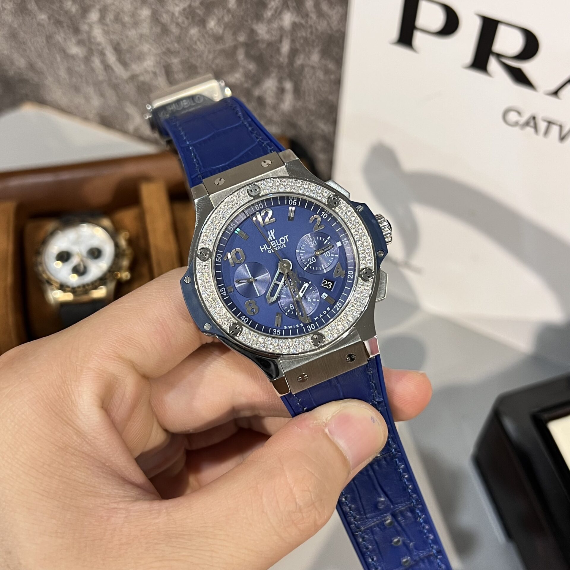 Hublot Replica Watch Big Bang Chronograph With Diamonds Bezel Blue Dial HB Factory 44mm - Elite Watch Atelier