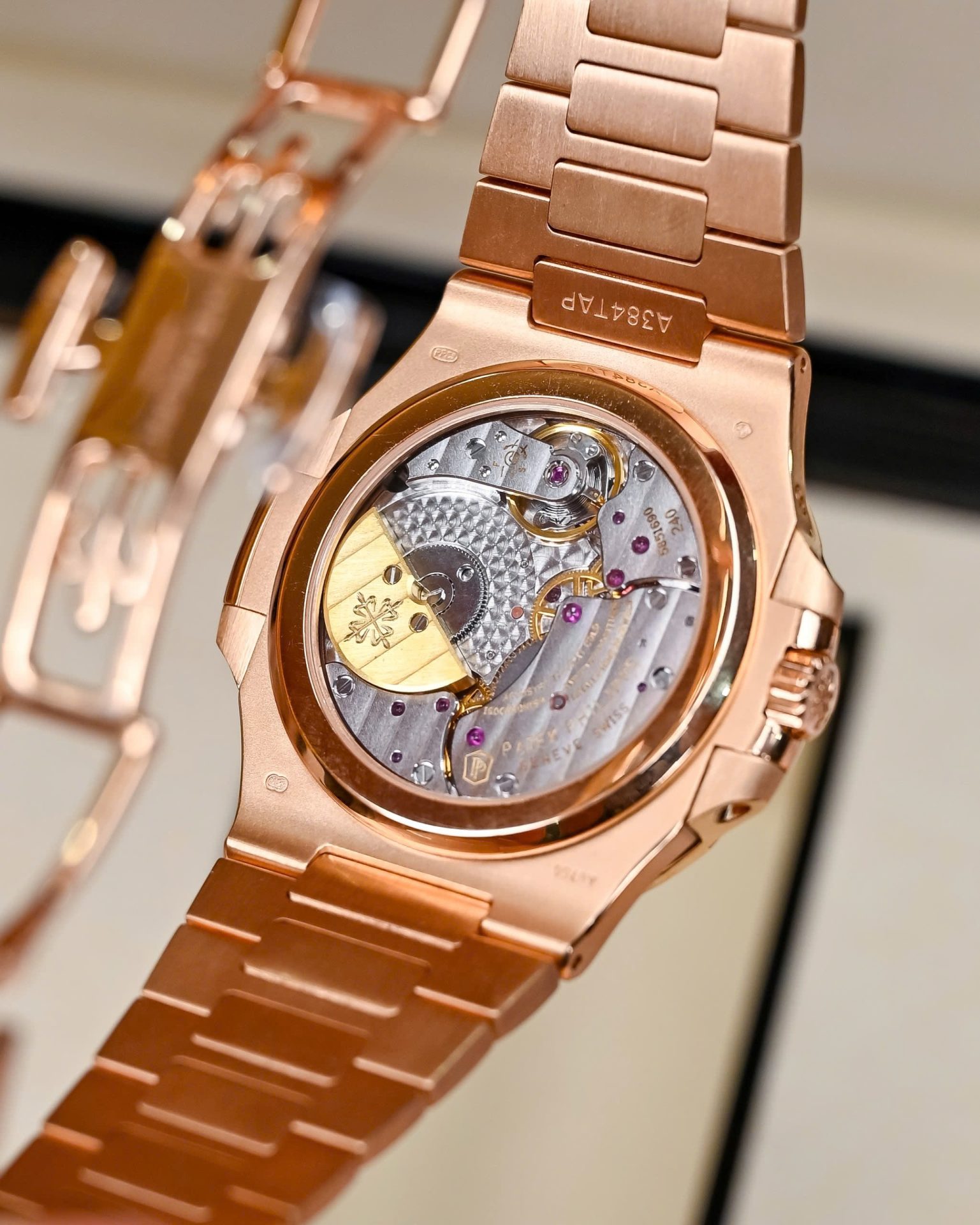 Patek Philippe Replica 1:1 Watch Nautilus 5712R 18K Solid Gold 40mm - Top club
