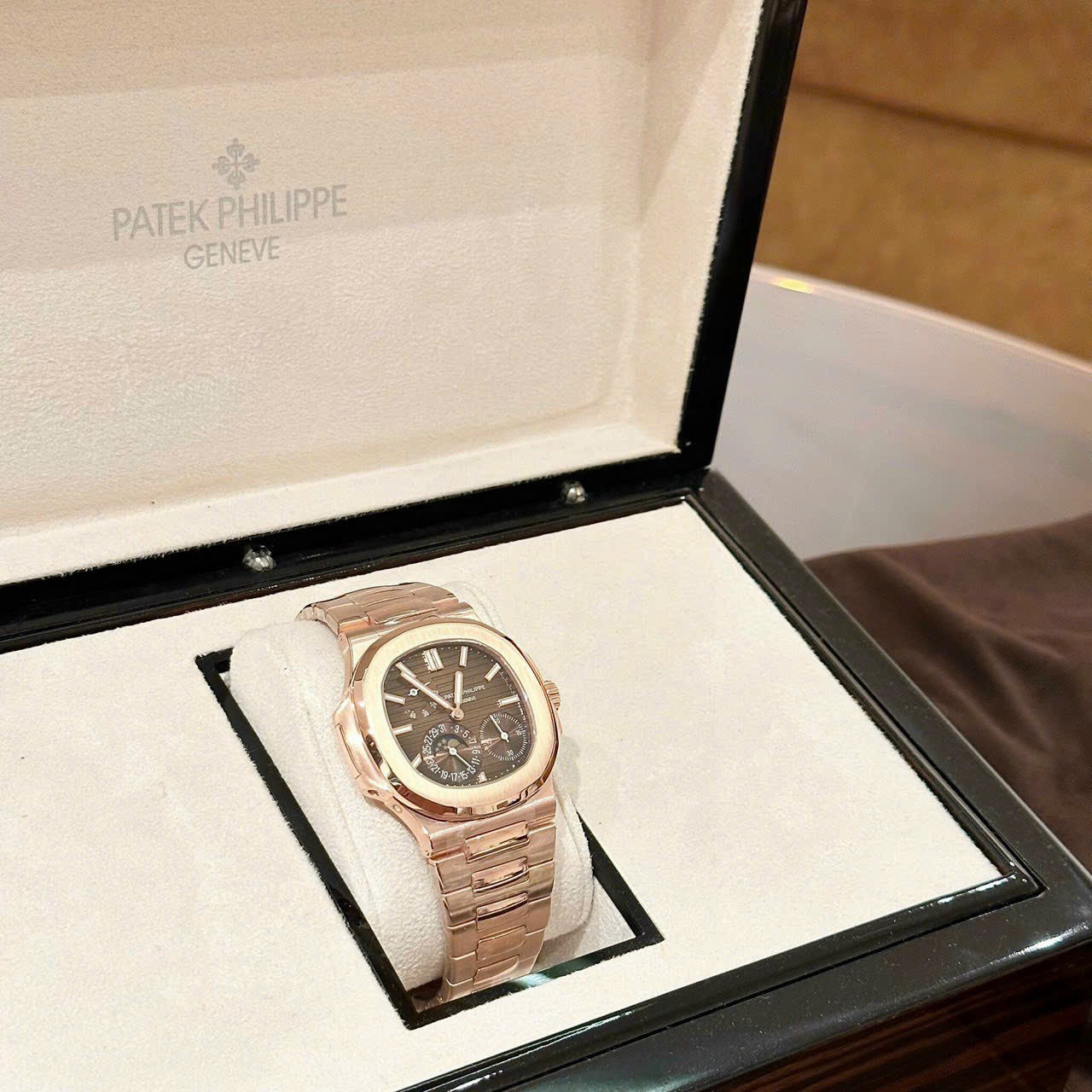 Patek Philippe Nautilus 5712 Gold Wrapped Chocolate Dial GRF 40mm - Top club