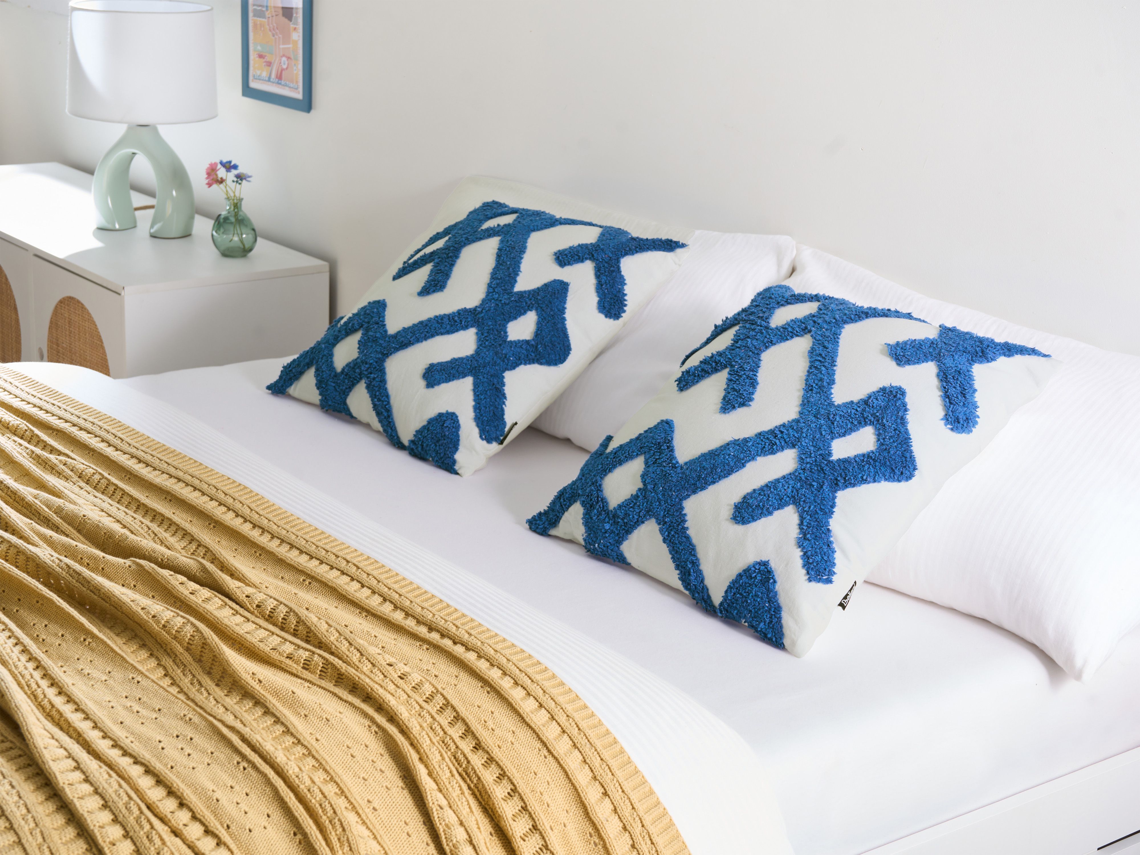 Set of 2 Decorative Cushions HAZEL Cotton 45 x 45 cm White Geometric Pattern