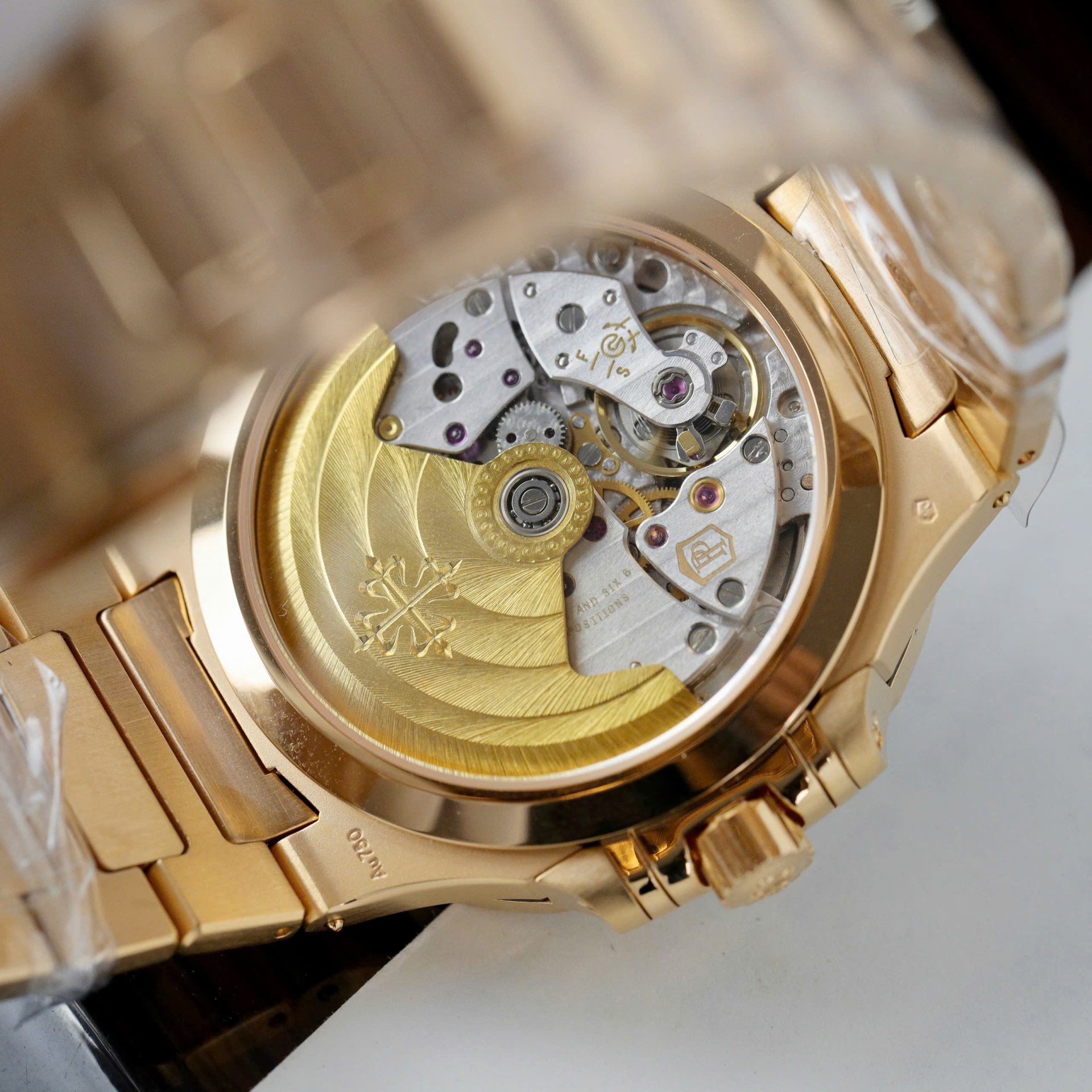 Patek Philippe Best Copies Watch Nautilus 7118-1300R 18K Gold Wrapped 35.2mm - Top club