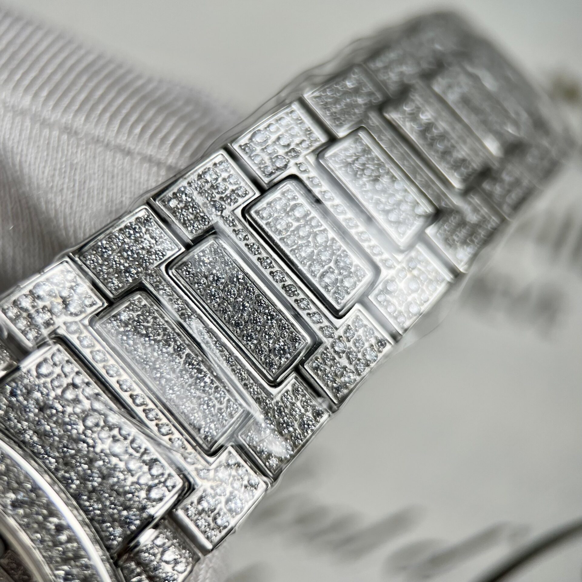 Patek Philippe Nautilus 7118 Full Diamond Replica Watch 35.2mm - Top club
