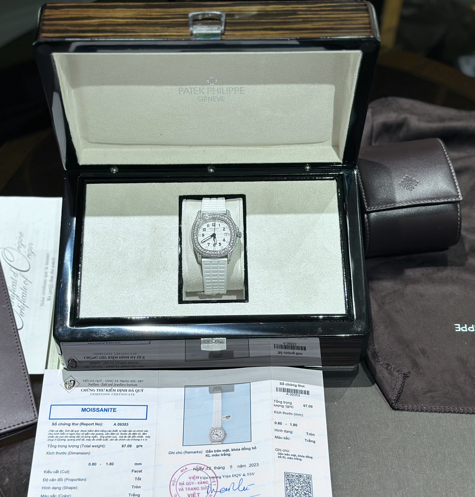 Patek Philippe Replica 11 Watch Aquanaut 5069G With Moissanite Diamond 35.6mm - Top club
