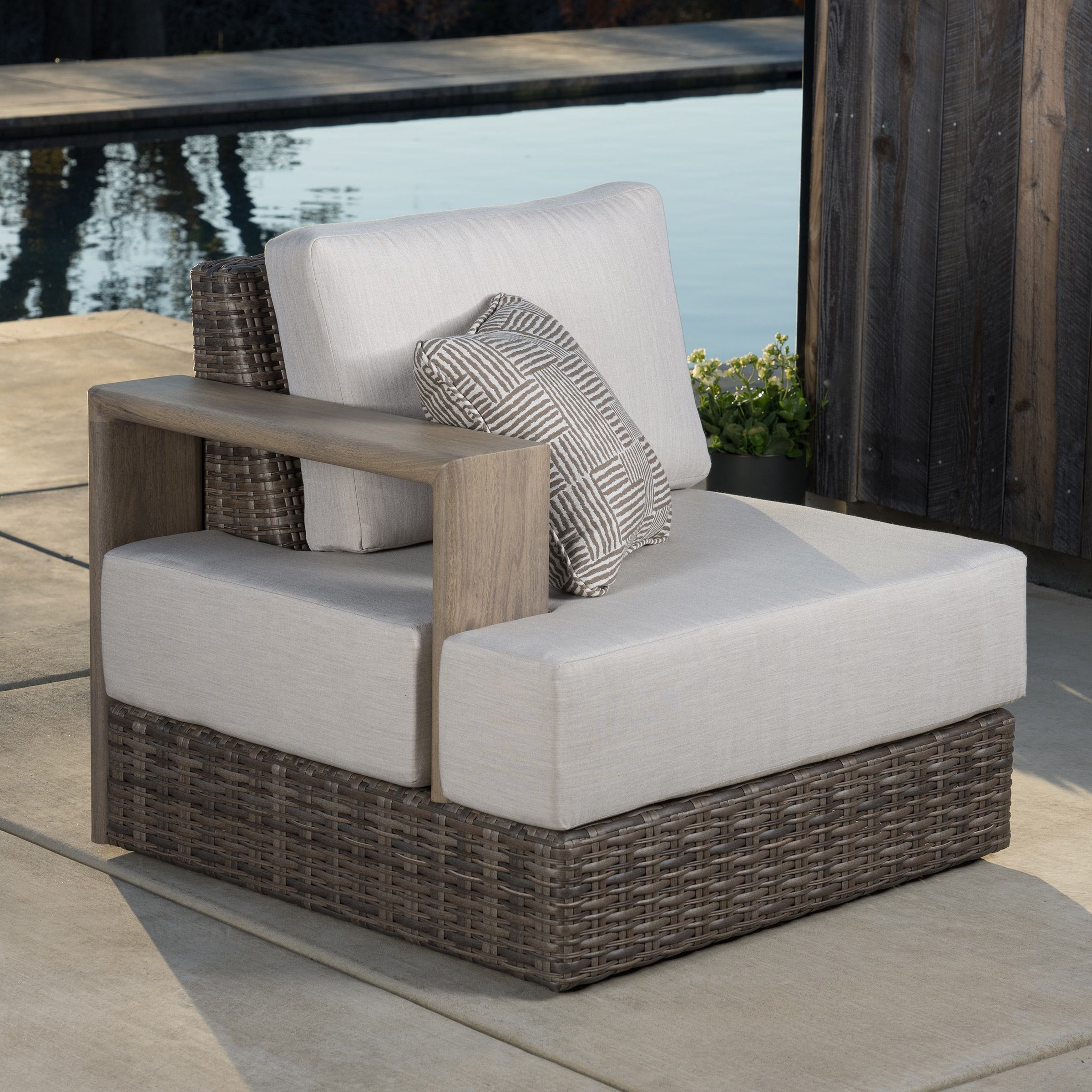 SunVilla Theo 6-piece Fire Modular Outdoor Patio Sectional Set - Image 4