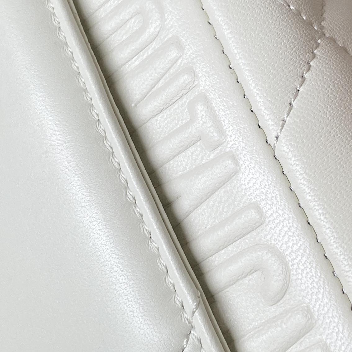30 Montaigne Box Bag With Handle White For Women 10in/25cm M9218BNNA_M0301:1High-quality replica