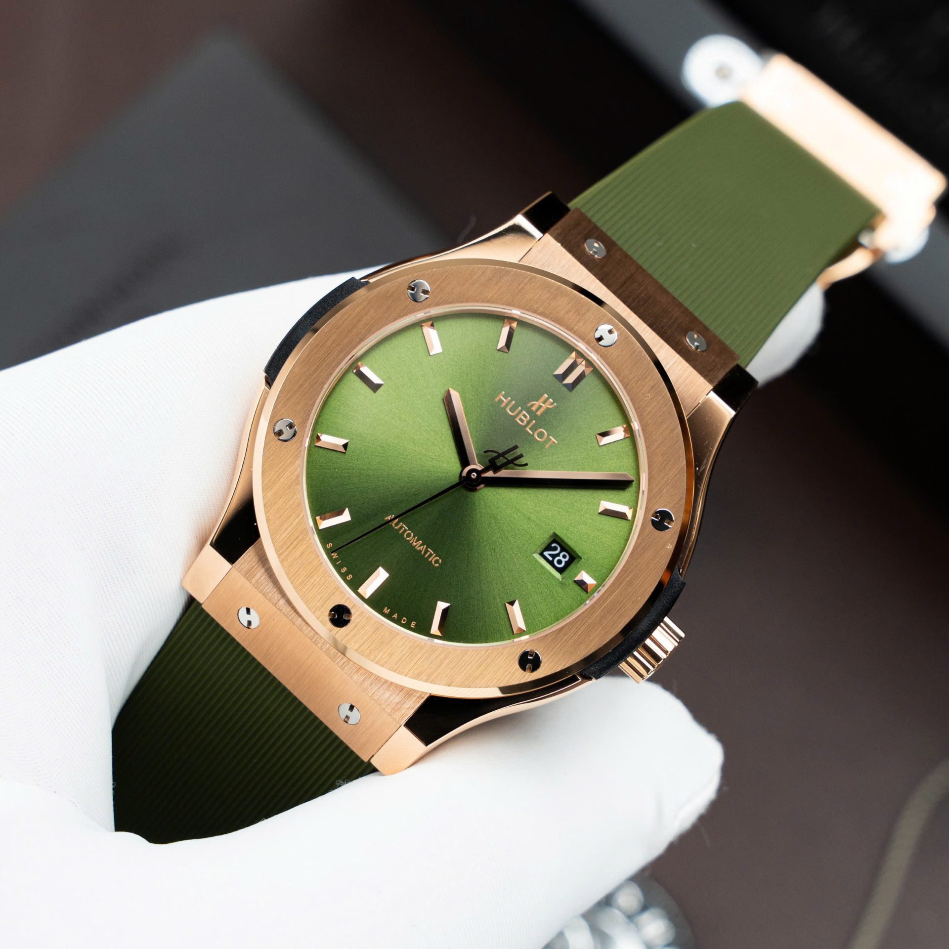 Hublot Best Replica Watch Classic Fusion King Gold Green Dial Movement SW300 Swiss Made 42mm - Elite Watch Atelier