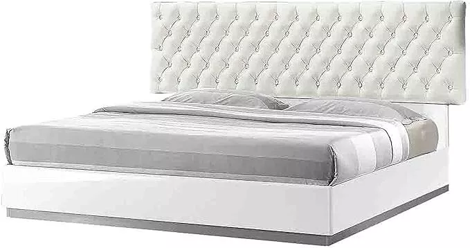 3-Piece Modern Bedroom Furniture Set, California King Platform Bed with 2x Nightstand, White Lacquer Finish