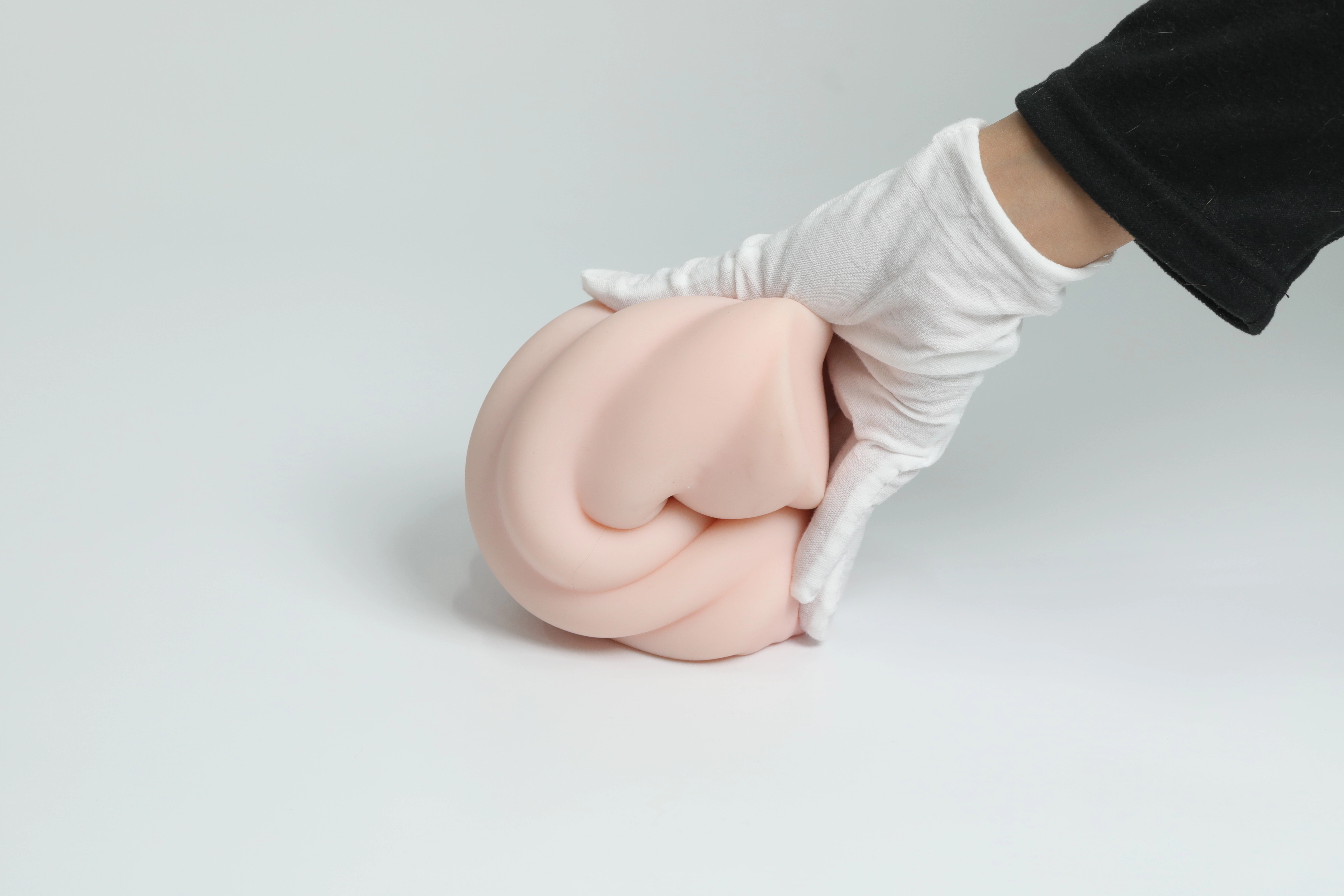 Flexible TPE body of the Dr.YUU Premium Skin-Mimic Stroker 2