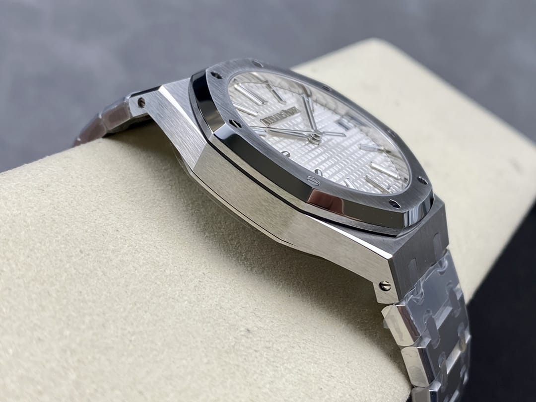 Audemars Piguet replica watch Royal Oak Selfwinding ��50th Anniversary�� 41mm Stainless Steel Silver Dial 15510ST.OO.1320ST.03-ZF(1:1 replica) - Top club