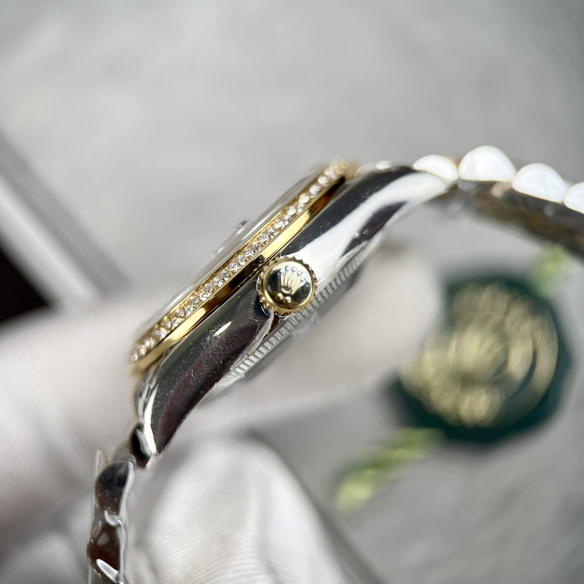 Rolex Best Replica Watch DateJust Mother of Pearl Dial Demi Gold Dial 31mm - Top club