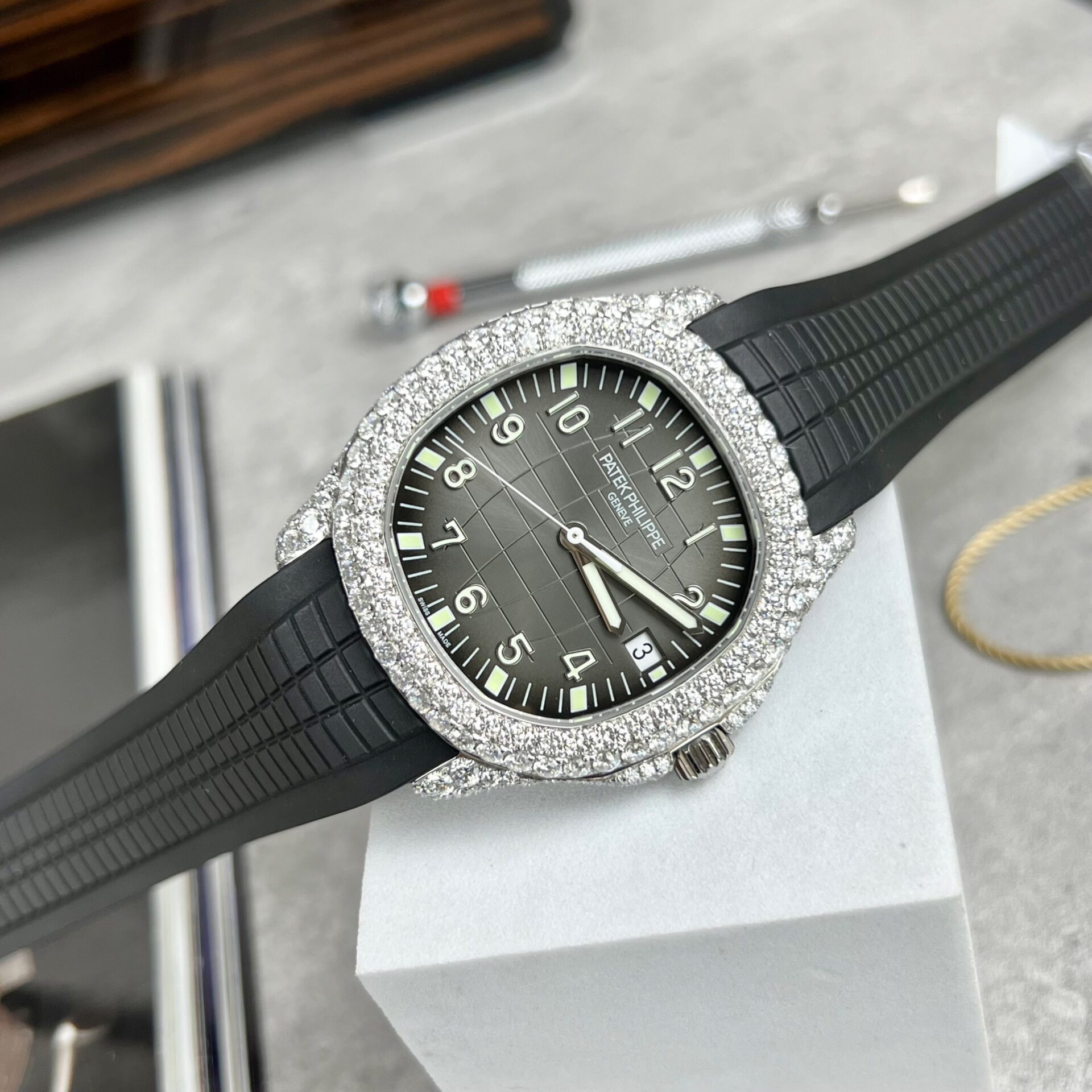 Patek Philippe Aquanaut 5719 Moissanite Diamond Replica Watch 40mm - Elite Watch Atelier