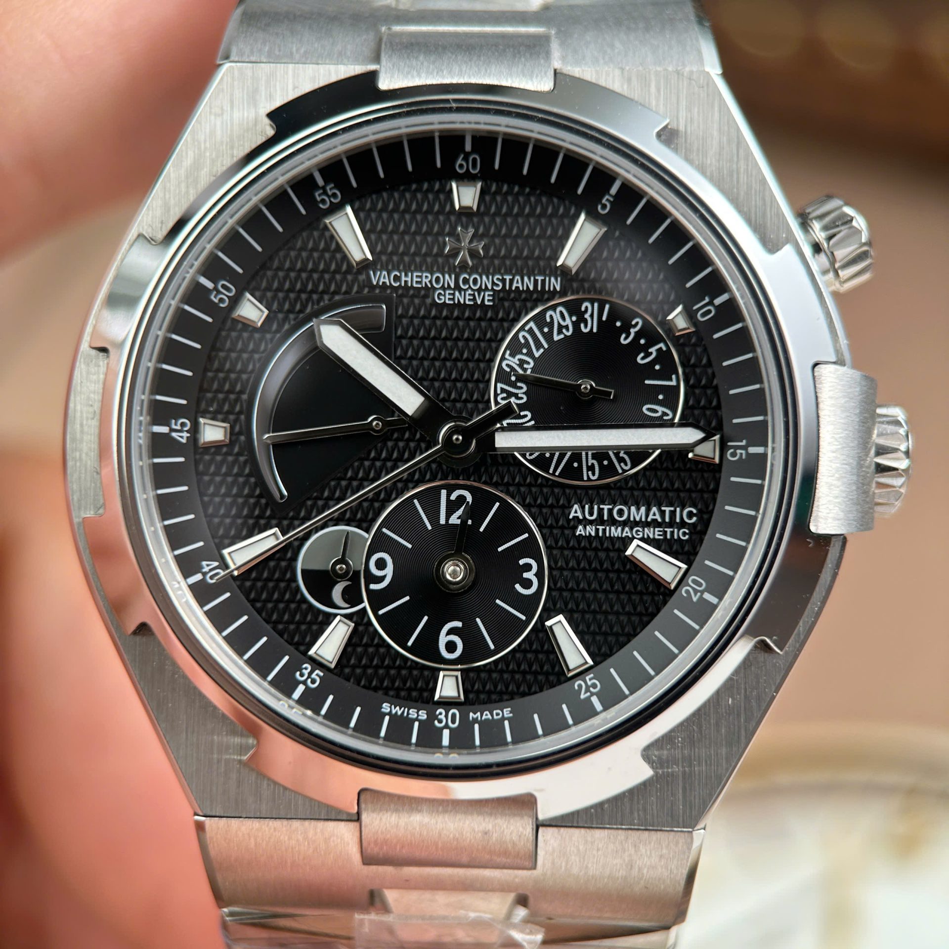 Vacheron Constantin Luxury Fake Watches Overseas Dual Time 47450 Black Dial Metal Wire 9F Factory 42mm - Top club