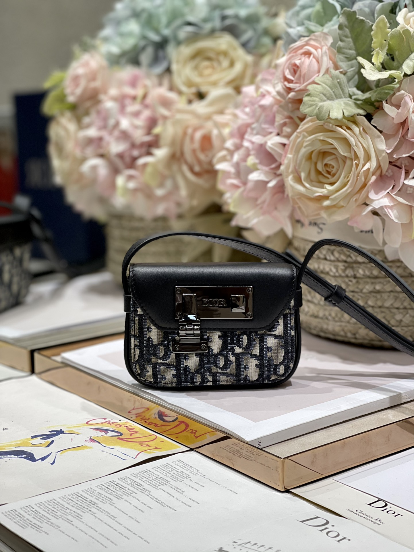Lock Messenger Pouch Black/Beige For Women 4.5in/11cm1:1High-quality replica