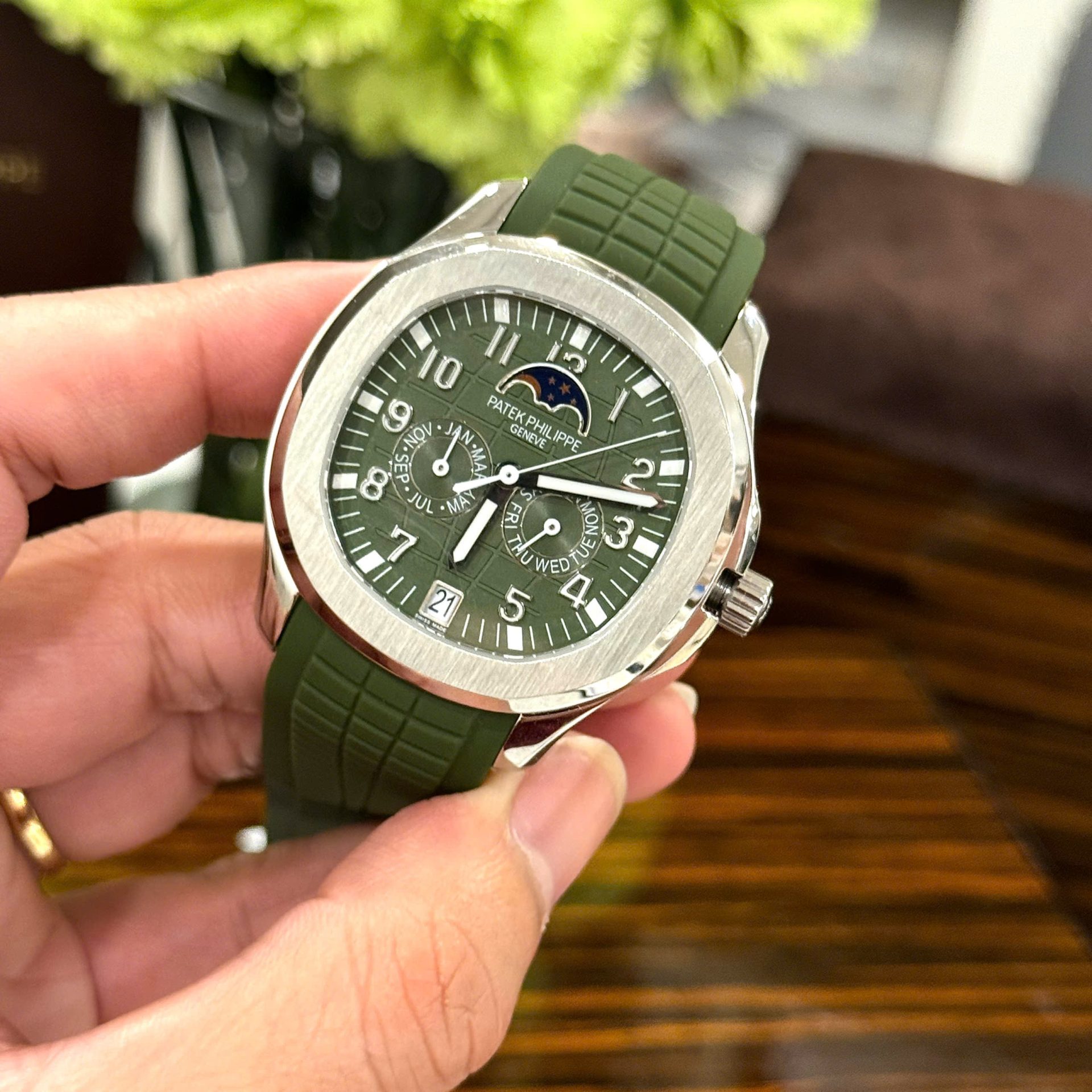 Patek Philippe Aquanaut 5261G Best Replica Watches Green Dial Rubber Strap 40mm - Top club