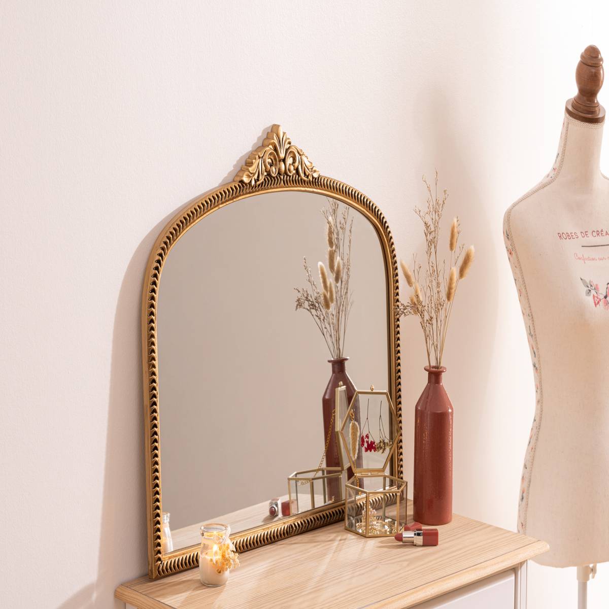 "Victoria" moulded mirror Golden, 71x56 cm