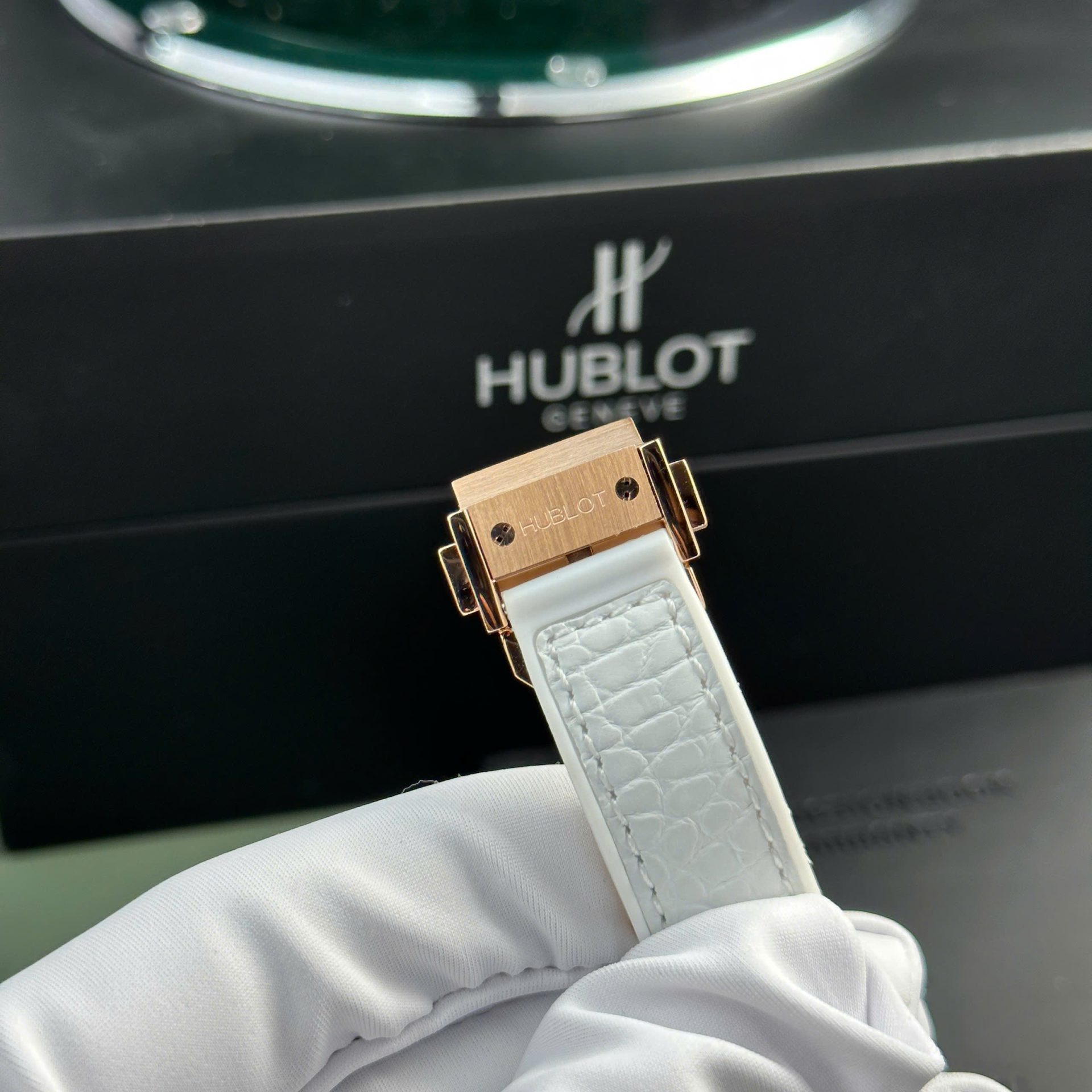 Hublot Classic Fusion King Gold Replica Watch Womens White HB Factory 33mm - Top club
